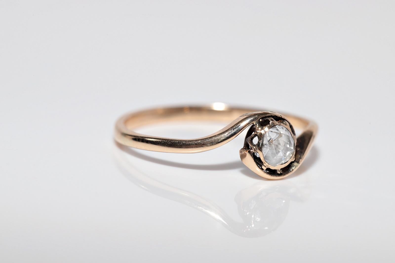 Bague solitaire ancienne datant des années 1900, fabriquée à la main en or 14 carats avec diamants naturels taille rose en vente 3