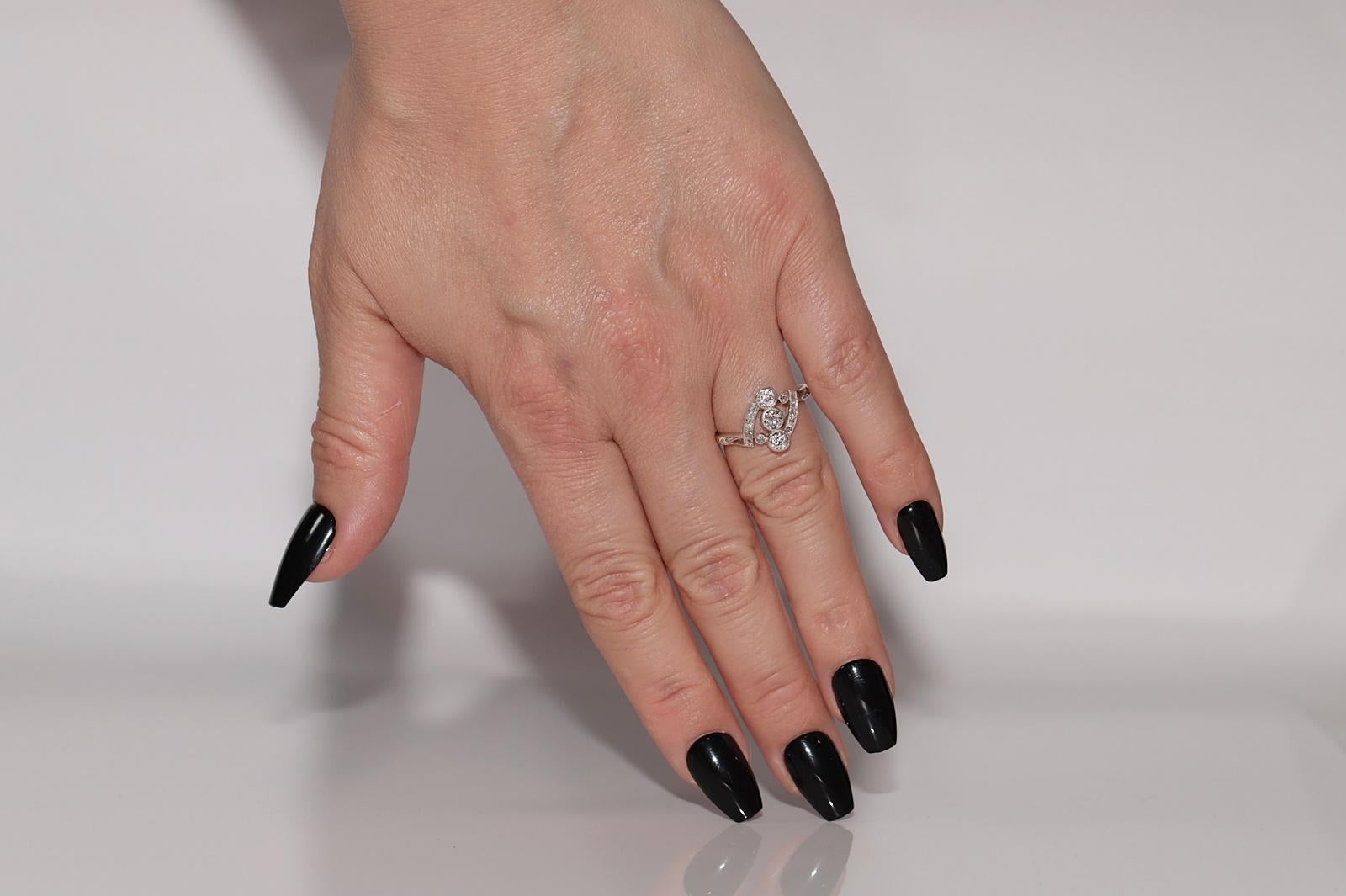 Ancien fabriqué à la main vers 1900  14k Gold Top Silver  Bague en diamant naturel en vente 9