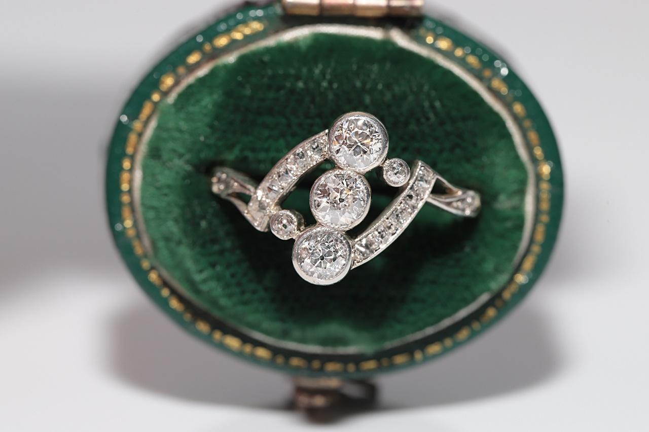 En très bon état.
Le poids total est de 2.5 grammes.
Le diamant est de 0,75 ct.
Le diamant est généralement de couleur H-I et de pureté vs-s1.
La taille de la bague est de 7 US
Nous pouvons fabriquer n'importe quelle taille.
La boîte n'est pas