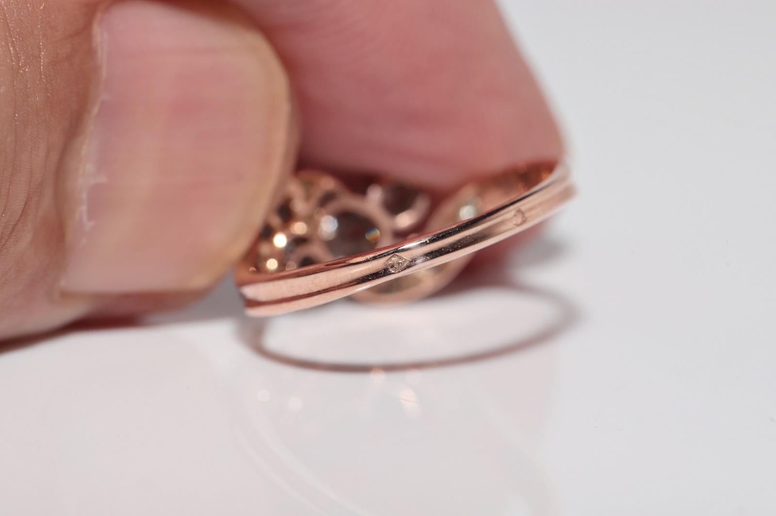 Antico anello a grappolo in oro 18k decorato con diamanti naturali, risalente al 1900 circa, realizzato a mano in vendita 6