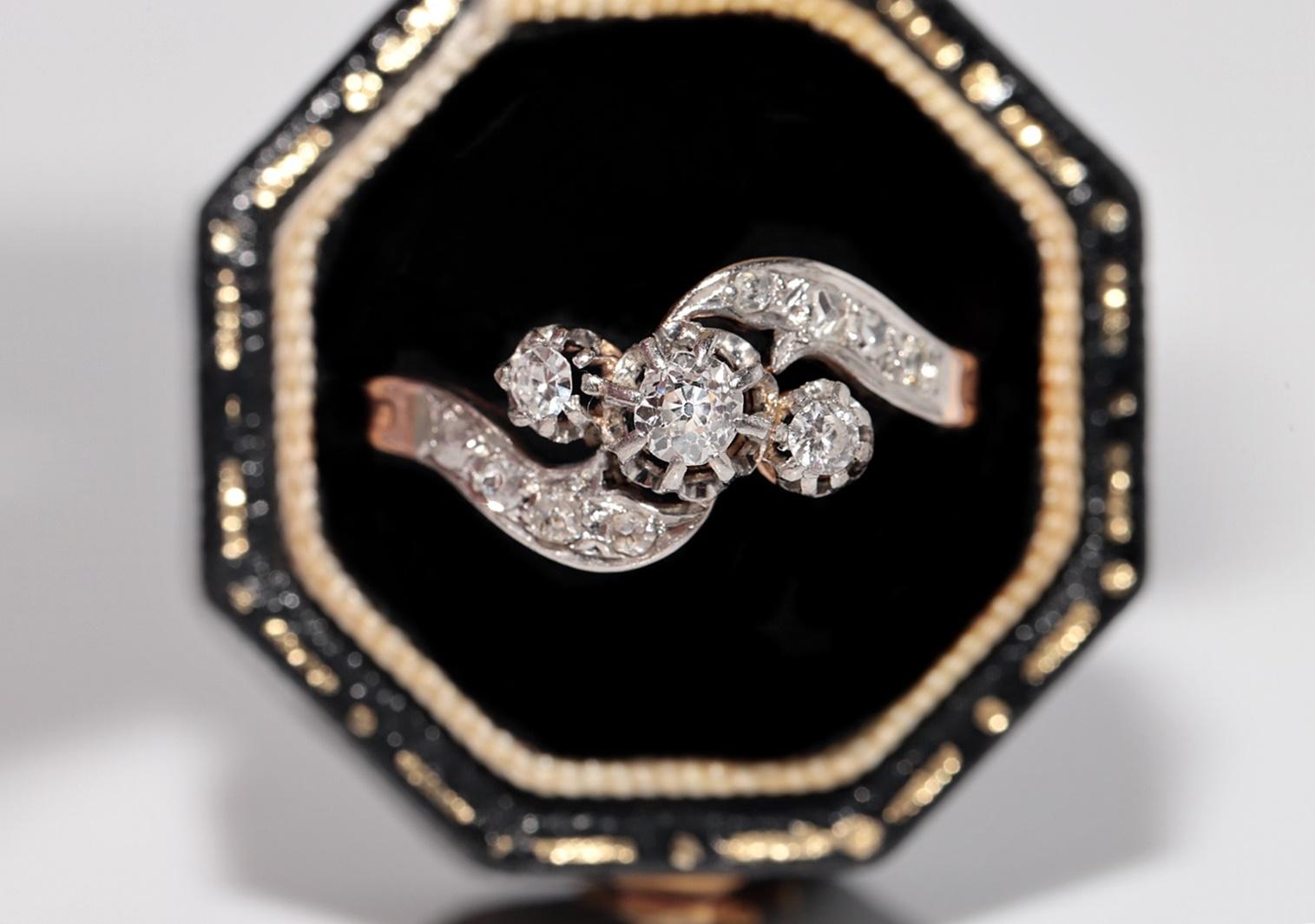 Antico anello a grappolo in oro 18k decorato con diamanti naturali, risalente al 1900 circa, realizzato a mano in vendita 10