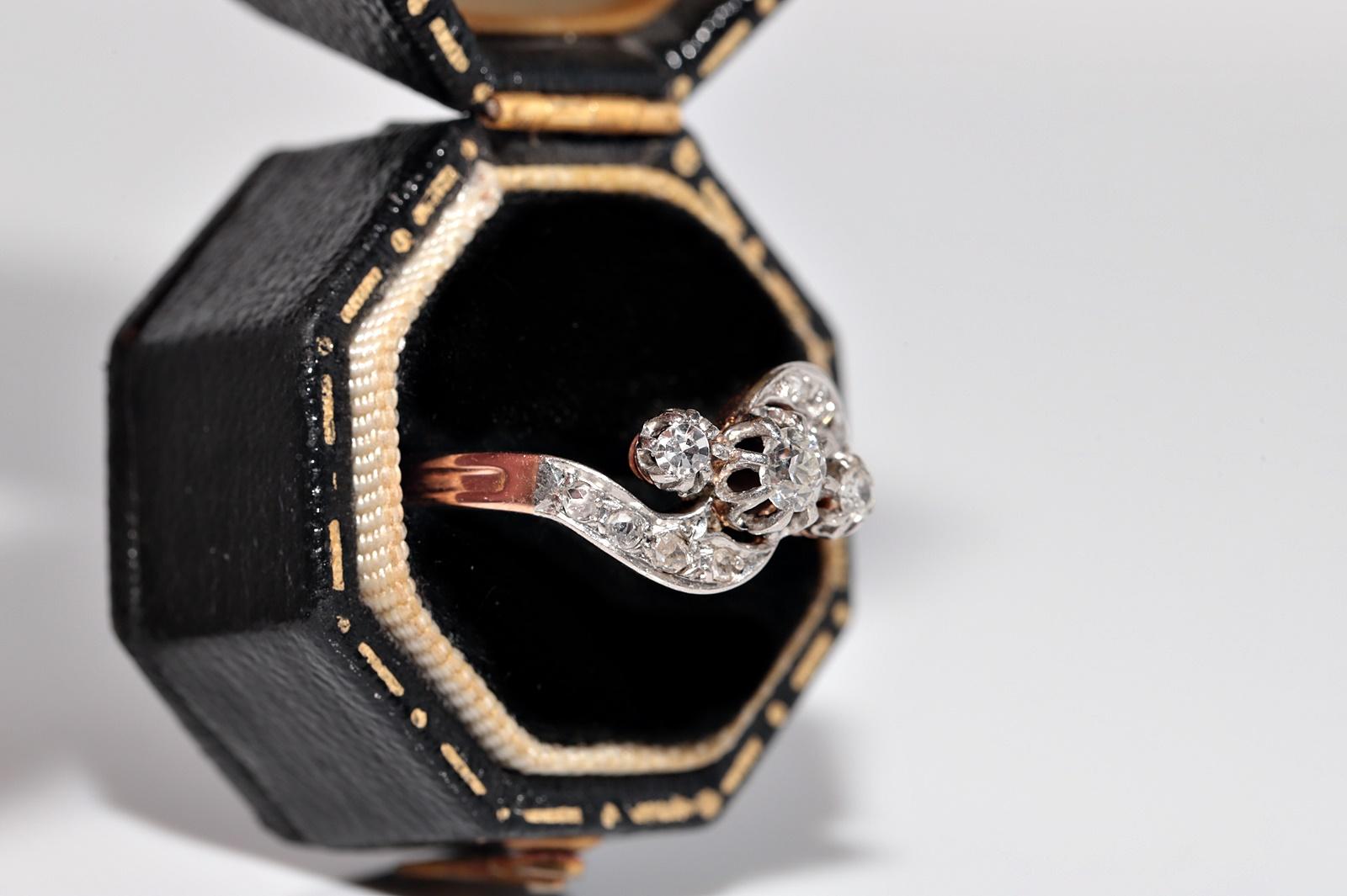 Donna Antico anello a grappolo in oro 18k decorato con diamanti naturali, risalente al 1900 circa, realizzato a mano in vendita