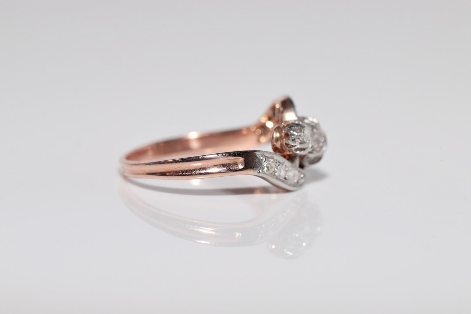 Antico anello a grappolo in oro 18k decorato con diamanti naturali, risalente al 1900 circa, realizzato a mano in vendita 3