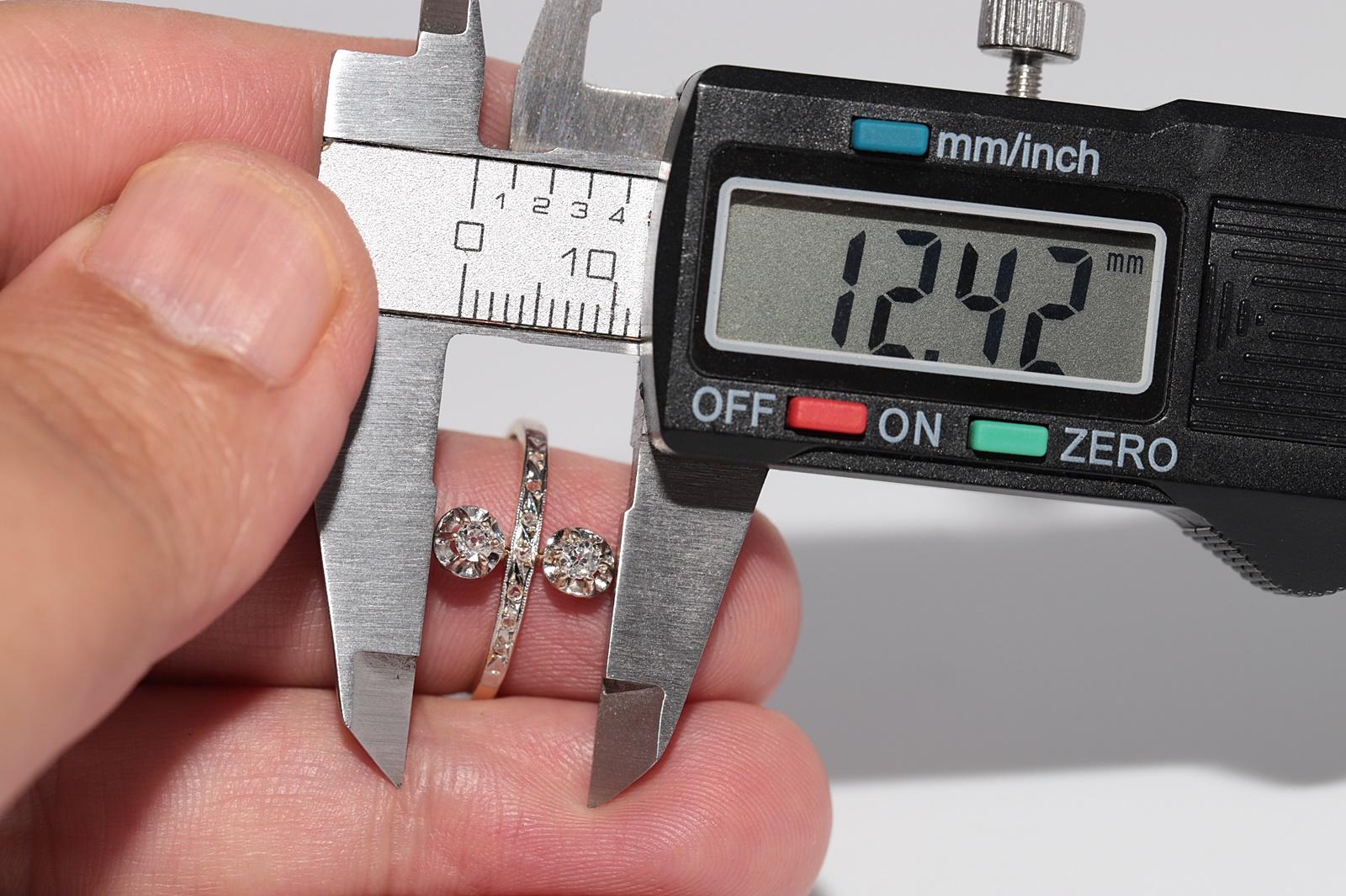 Ancienne bague artisanale des années 1900 en or 18 carats décorée de diamants naturels en vente 6