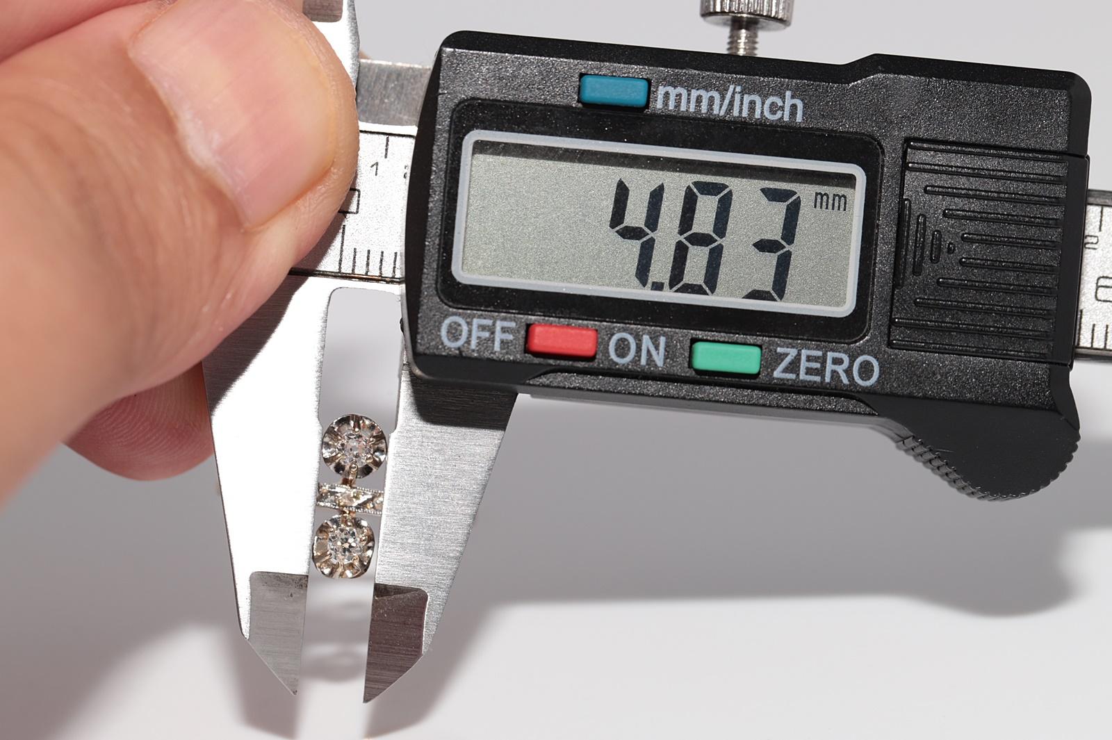 Ancienne bague artisanale des années 1900 en or 18 carats décorée de diamants naturels en vente 7