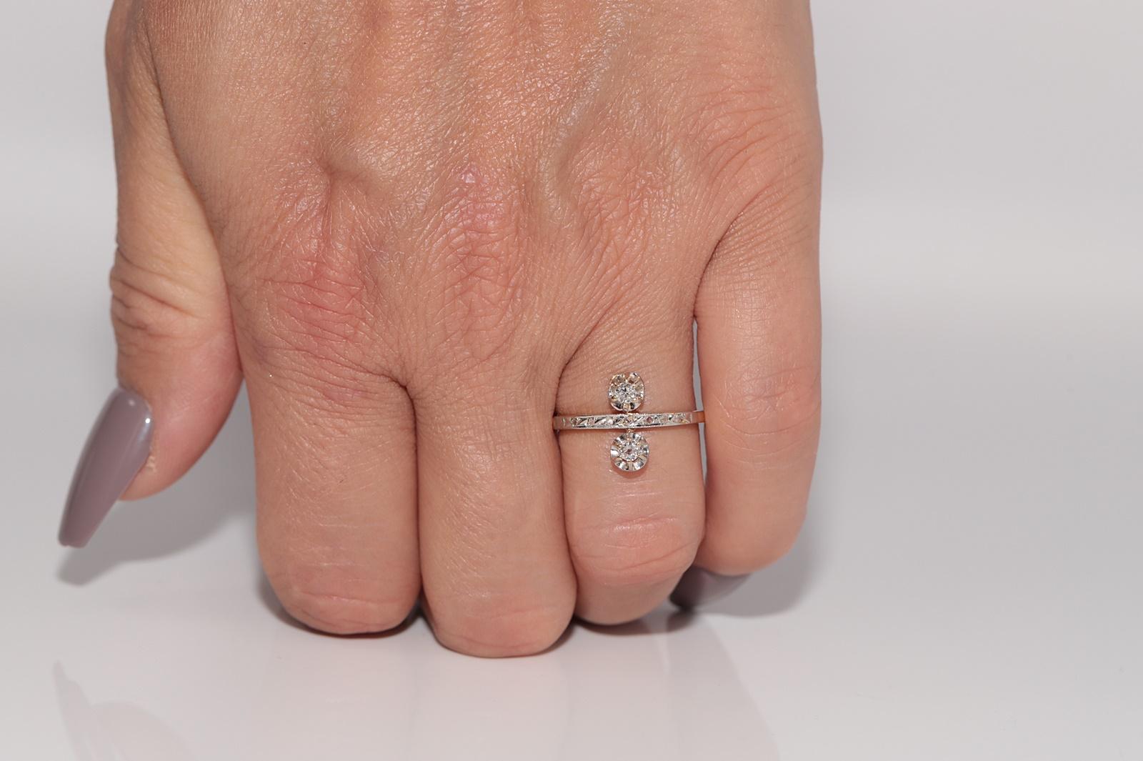 Ancienne bague artisanale des années 1900 en or 18 carats décorée de diamants naturels en vente 9