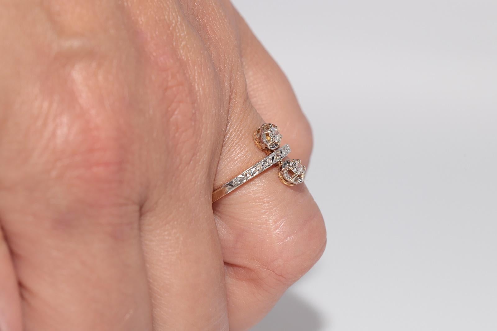 Ancienne bague artisanale des années 1900 en or 18 carats décorée de diamants naturels en vente 11