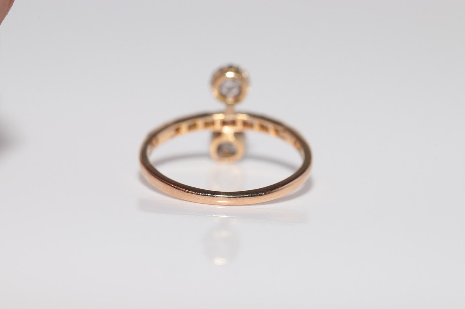 Ancienne bague artisanale des années 1900 en or 18 carats décorée de diamants naturels en vente 3