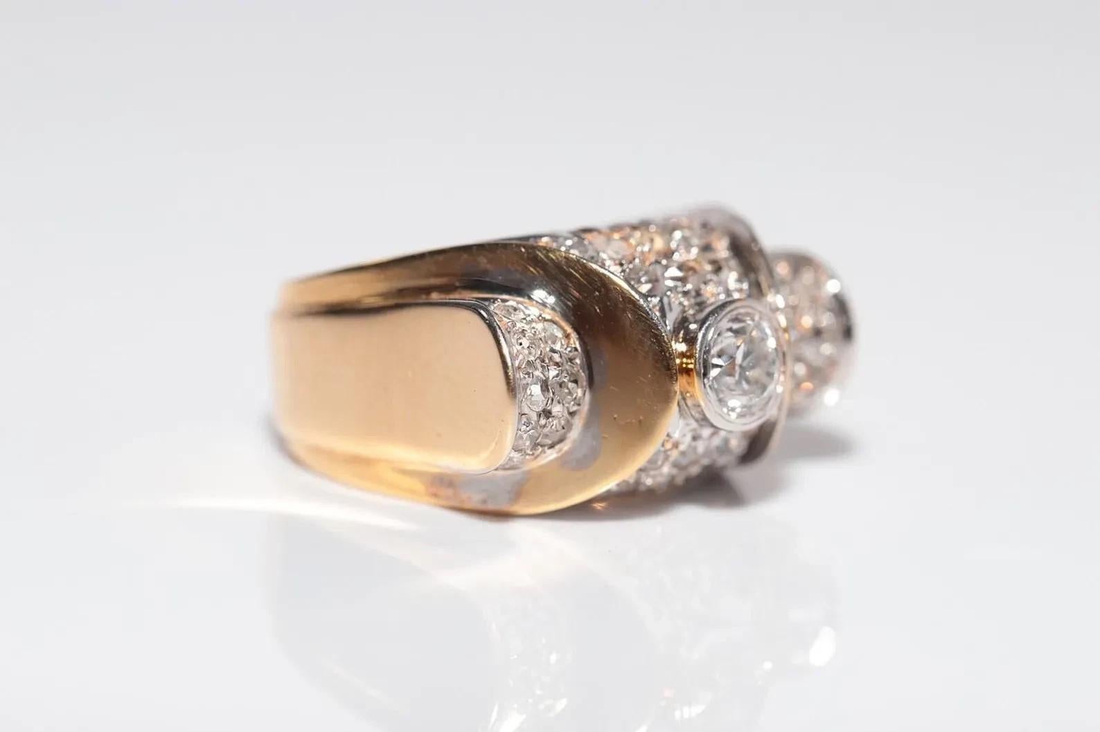 In ottime condizioni.
Il peso totale è di 9,1 grammi.
Totalmente è un diamante di 1,30 ct.
Il diamante ha un colore H-I-J e una purezza s1-s2-s3.
La misura dell'anello è US 6
Possiamo realizzare qualsiasi dimensione.
La scatola non è inclusa.
Per