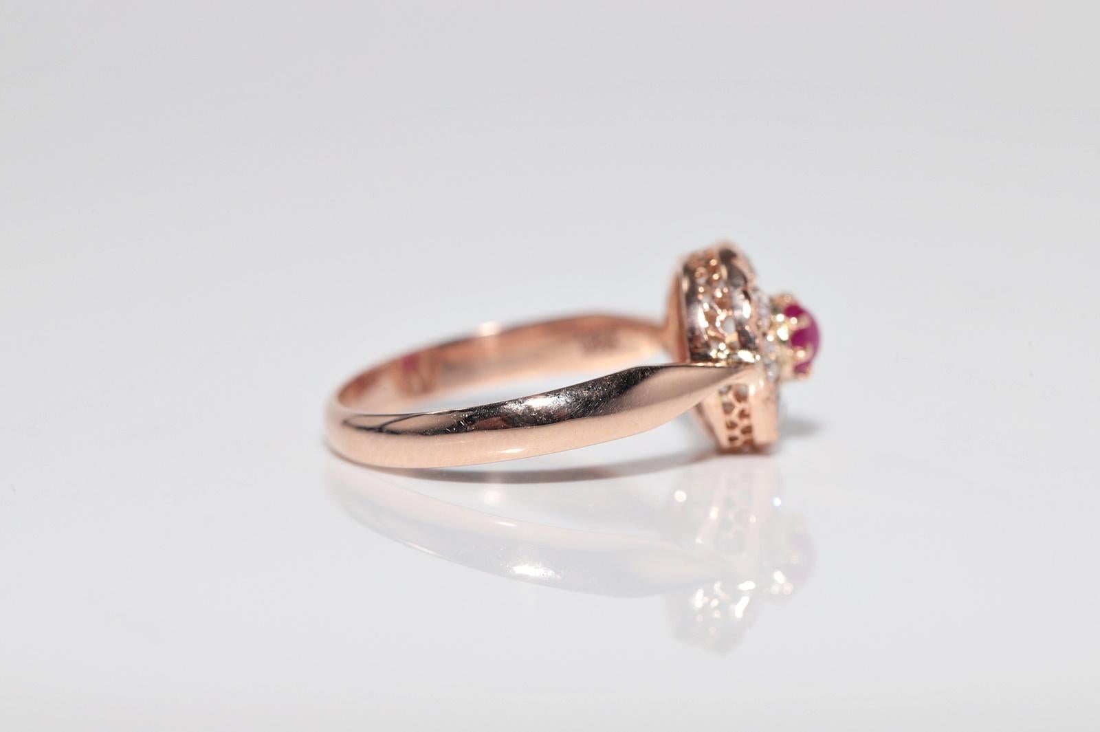 Anello antico CIRCA 1900 in oro 18 ct. con diamanti naturali e rubini taglio antico in vendita 4