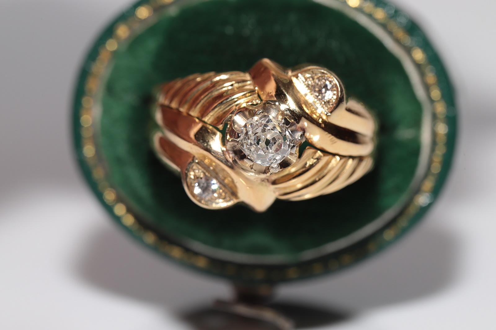 In ottime condizioni.
Il peso totale è di 5,2 grammi.
Totalmente è un diamante da 0,40 ct.
Il diamante ha colore G-H e purezza vvs-vs.
La misura dell'anello è US 7
Possiamo realizzare qualsiasi dimensione.
La scatola non è inclusa.
Per qualsiasi