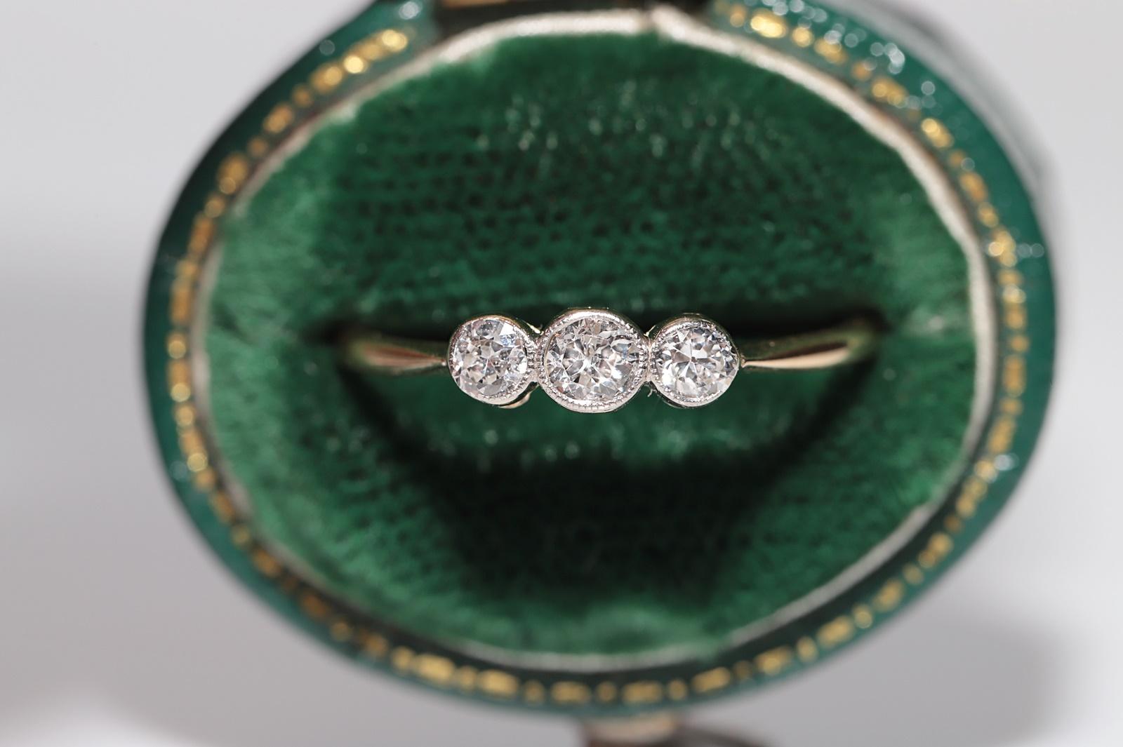 En très bon état.
Le poids total est de 1.7 grammes.
Au total, un diamant de 0,35 ct.
Le diamant est de couleur F-G et de pureté vvs-vs.
La taille de la bague est de 7,5
Nous pouvons fabriquer n'importe quelle taille.
N'hésitez pas à nous contacter