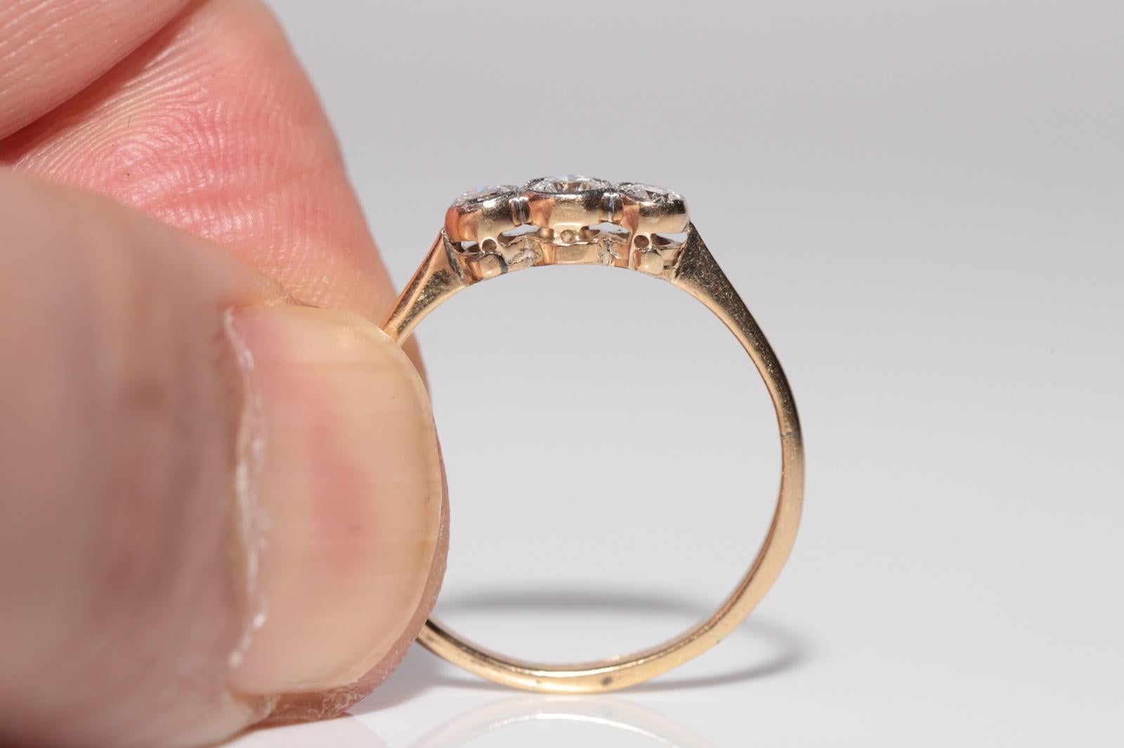 Bague ancienne des années 1900, fabriquée à la main en or 18 carats, décorée de trois diamants naturels en vente 1