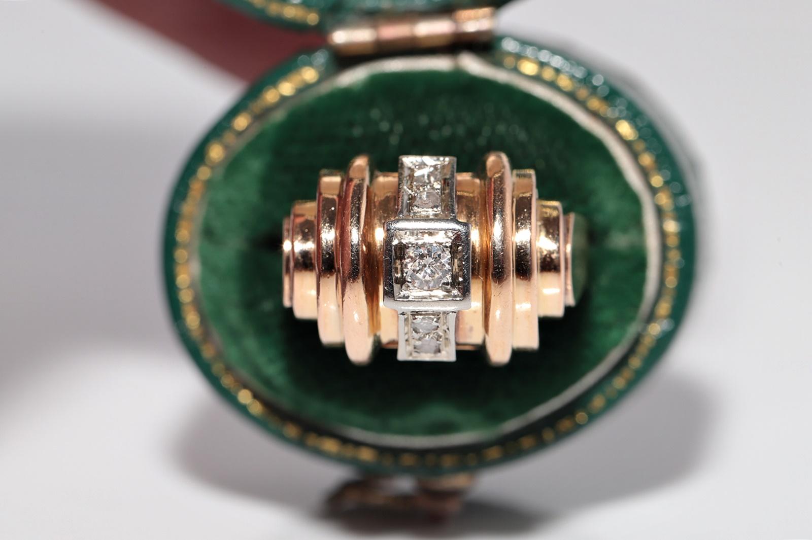 In ottime condizioni.
Il peso totale è di 5,9 grammi.
Totalmente è un diamante taglio rosa da 0.05 ct.
Totalmente è un diamante taglio vecchio da 0,05 ct.
Il diamante ha colore H-I e purezza s1-s2.
La misura dell'anello è US 6.5
Possiamo realizzare