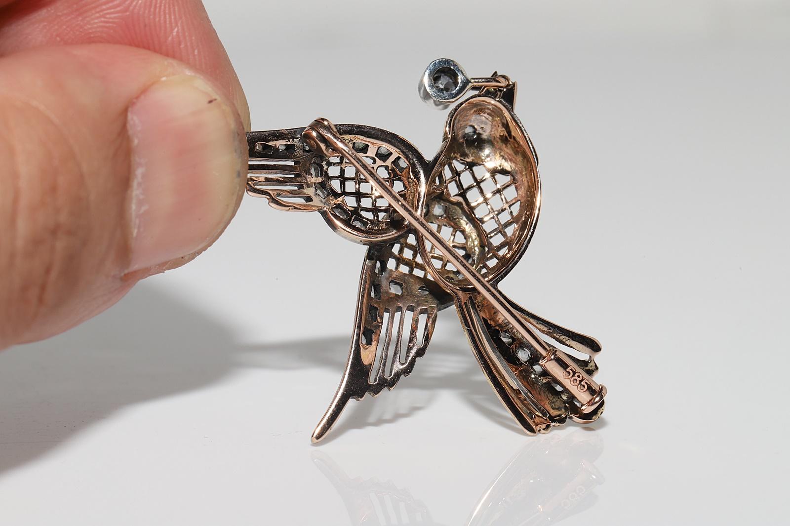 Antique Circa 1900s Handmade 14k Gold Top Silver Natural Diamond  Bird Brooch For Sale 4