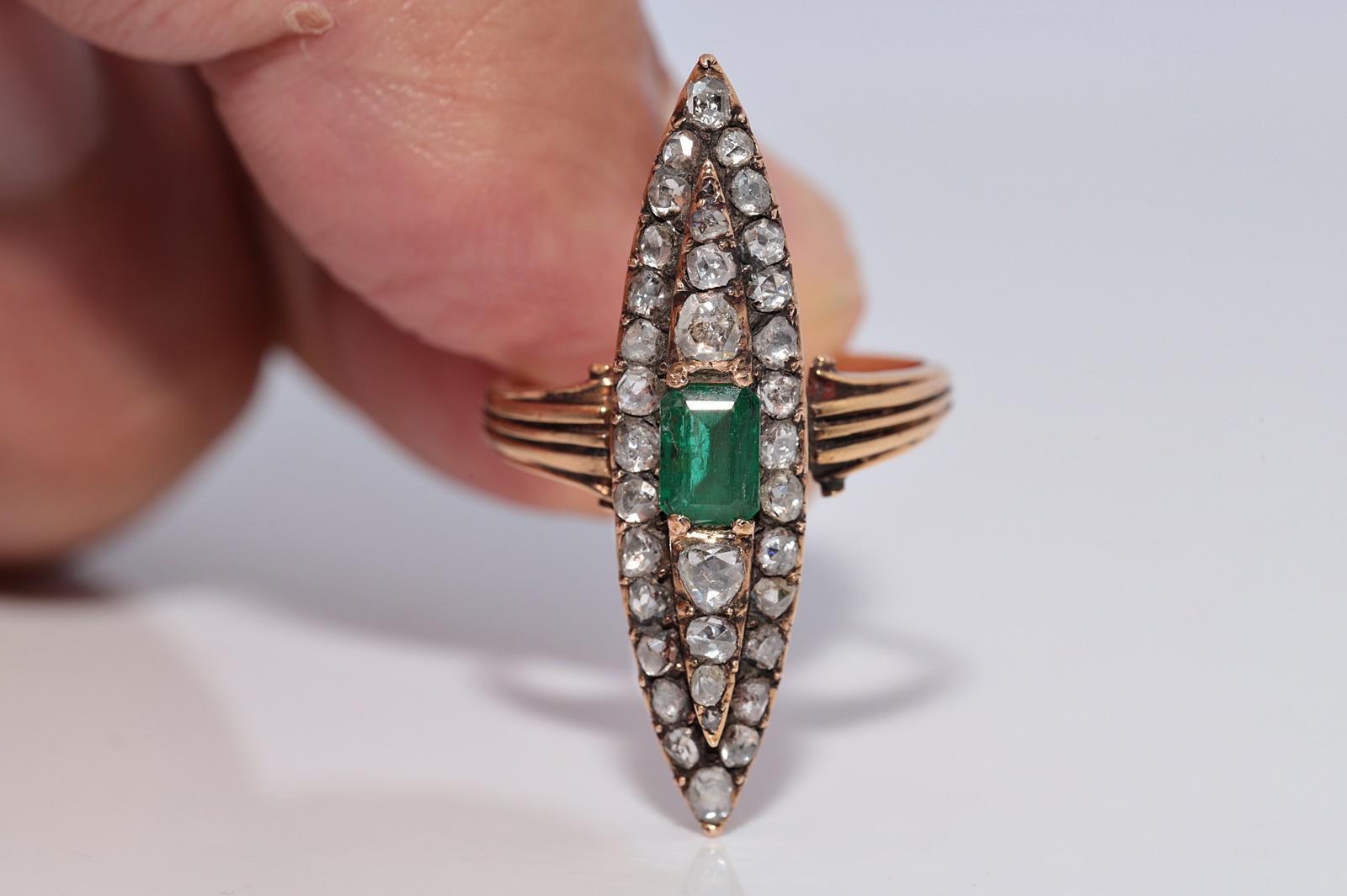 Taglio a rosa Anello antico CIRCA 1900 con diamante naturale taglio rosa e smeraldo Navette in vendita