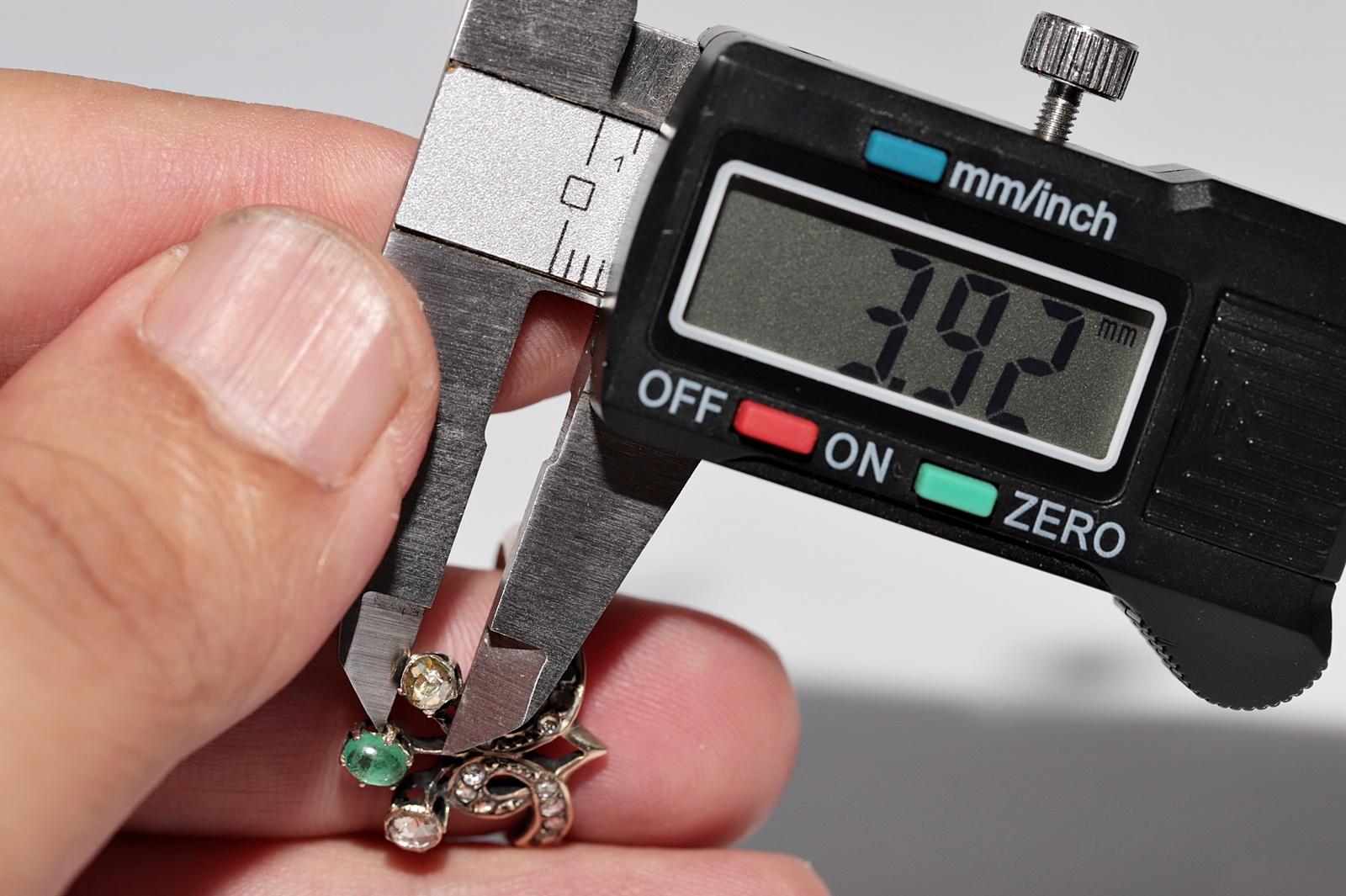 Antiker Ottomane 14k Gold Ring mit Diamanten im natürlichen Rosenschliff und Smaragd im Rosenschliff, um 1900 im Angebot 5