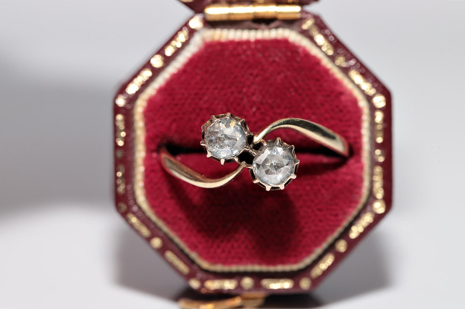 En très bon état.
Le poids total est de 1.9 grammes.
Totalement est un diamant de 0,32 ct.
Le diamant est de couleur H-I et de pureté S1.
La taille de la bague est US 9
Nous pouvons fabriquer n'importe quelle taille.
La boîte n'est pas