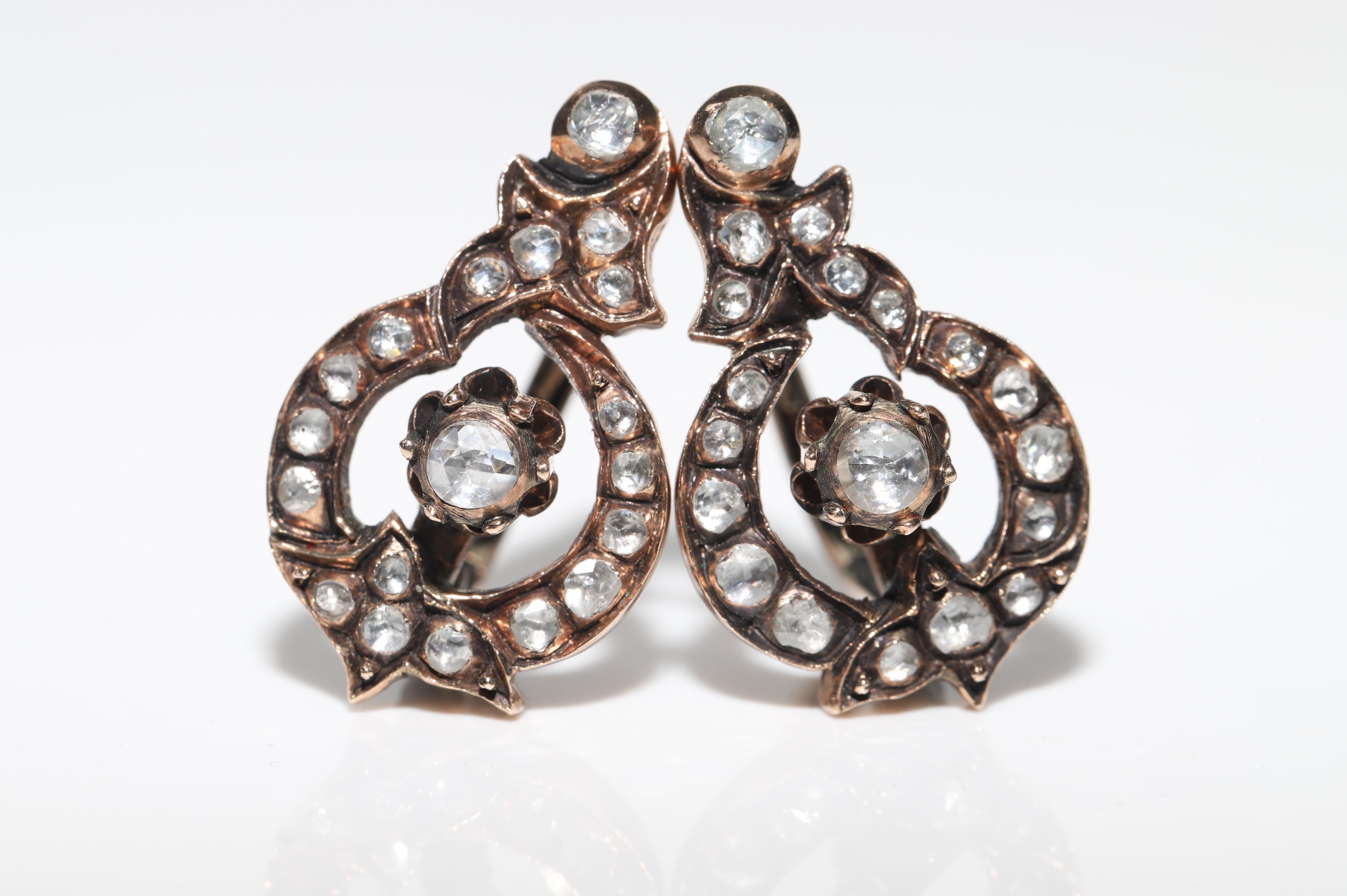 In sehr gutem Zustand.
Das Gesamtgewicht beträgt 7.9 Gramm.
Insgesamt ist der Diamant 1 ct.
Der Diamant hat die Farbe H-I-J-K und die Reinheit s1-s2-s3-Pique 1-2.
Säuregetestet, um echtes 8k Gold zu sein.
Die Box ist nicht enthalten.
Bitte