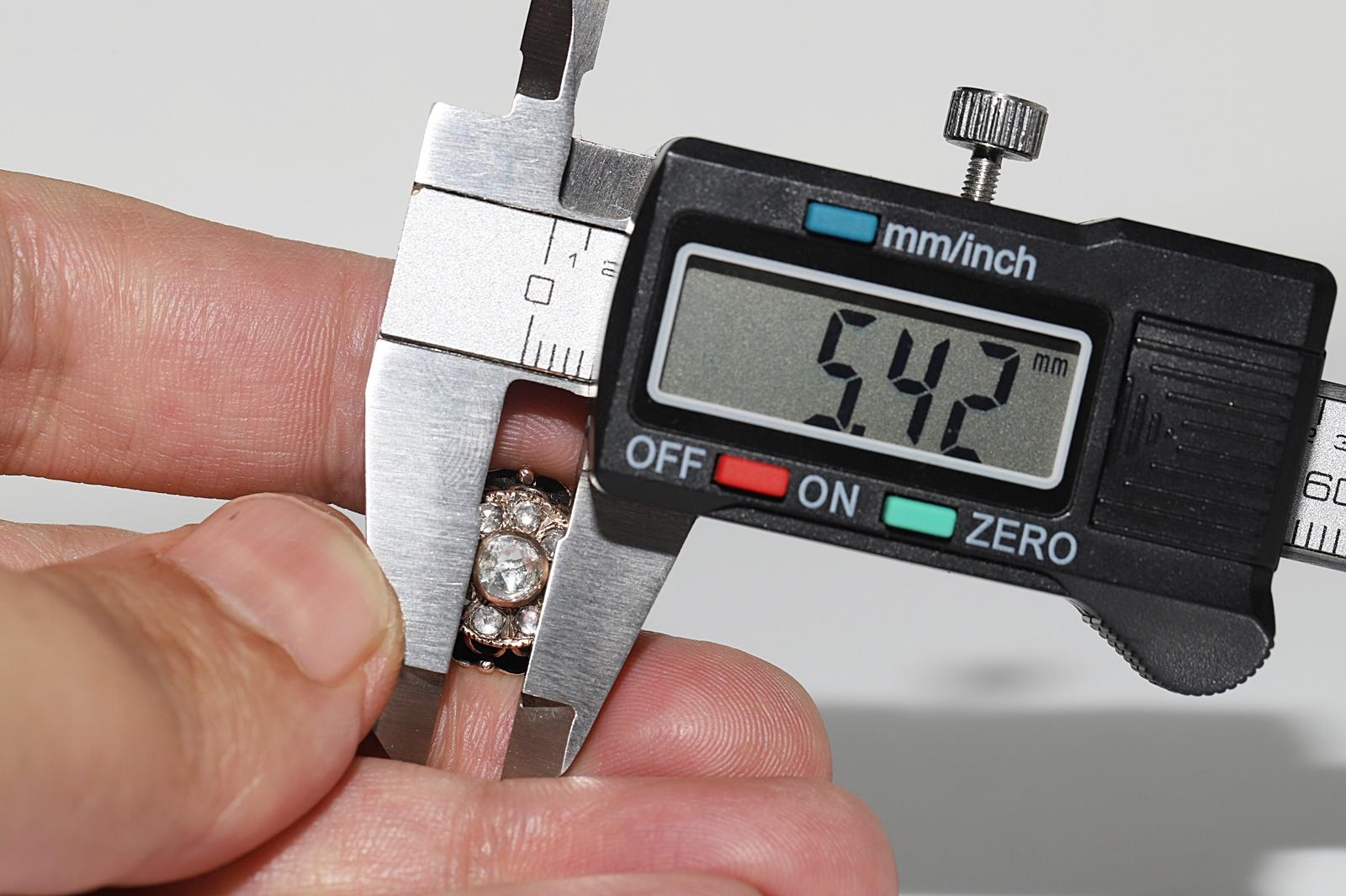 Boucles d'oreilles anciennes en or 8k Circa 1900, diamant naturel taillé en rose en vente 7