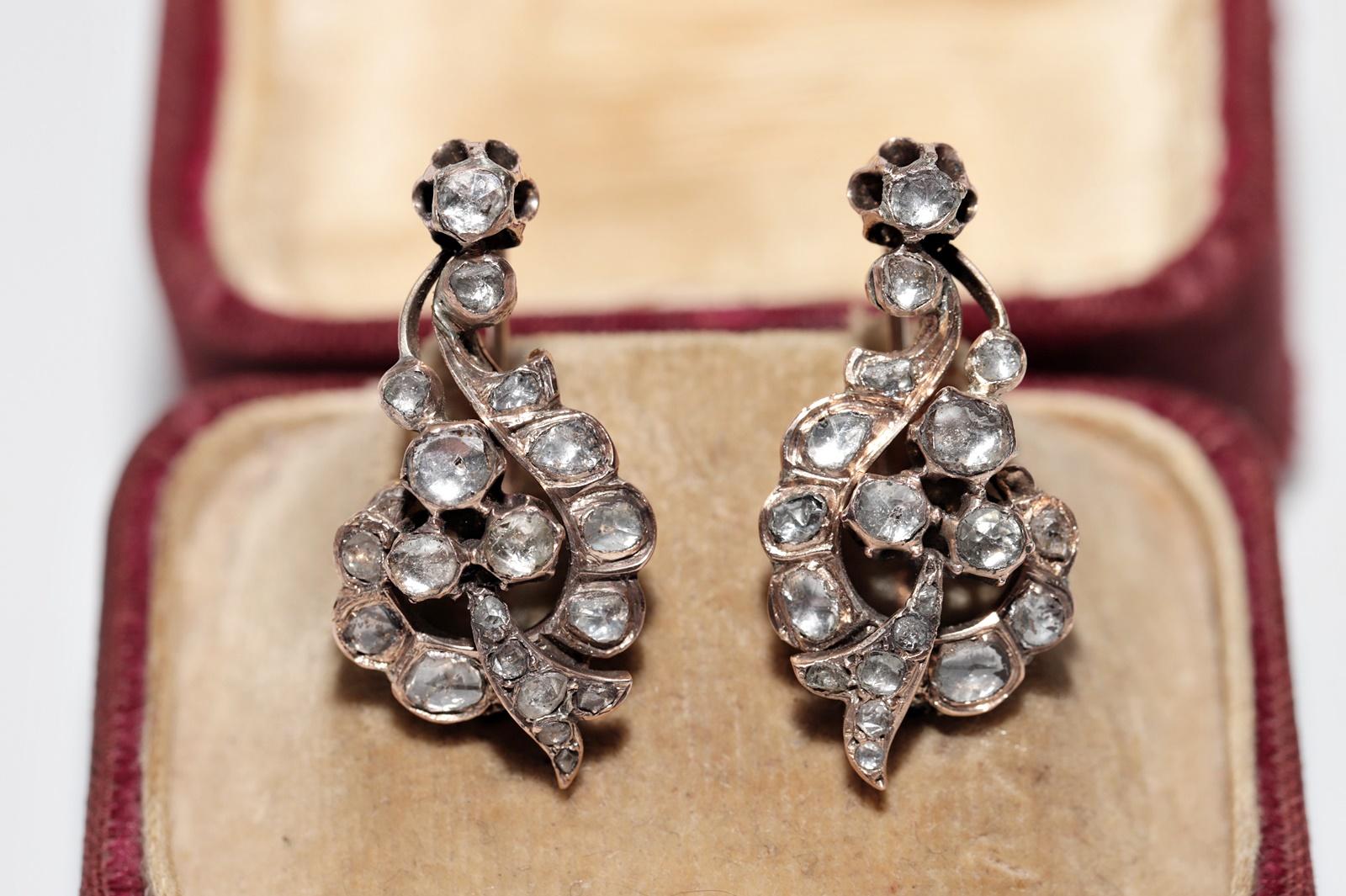 En très bon état.
Le poids total est de 7,6 grammes.
Au total, un diamant de 1,30 ct.
Testé à l'acide pour vérifier qu'il s'agit bien d'or véritable 8k.
La boîte n'est pas incluse.
N'hésitez pas à nous contacter pour toute question.