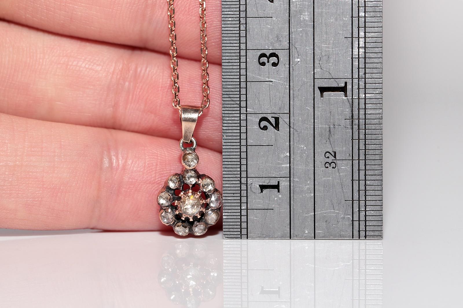 En très bon état.
Le poids total est de 3.4 grammes.
Au total, le diamant est de 0,55 ct.
Le diamant est de couleur brun clair I+I-J et de pureté s2-s3.
La longueur totale de la chaîne est de 42 cm.
N'hésitez pas à nous contacter pour toute question.
