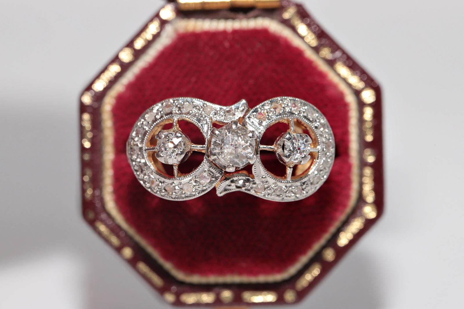 En très bon état.
Le poids total est de 4,7 grammes.
Totalement, le diamant est taillé en rose et mesure 0.30 ct.
Totalement est un diamant de taille ancienne de 0,27 ct.
Le diamant est de couleur H-I et de pureté s1-s2-s3.
La taille de la bague est