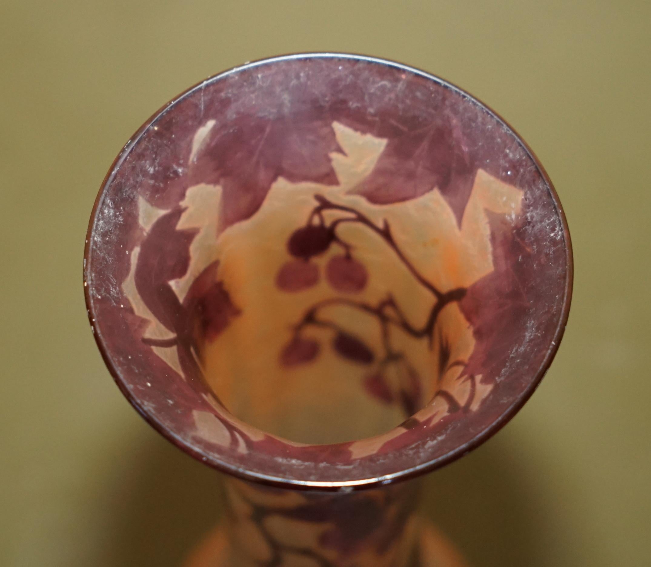 Vaso in vetro firmato ANTIQUE CIRCA 1907 ST DENIS FRANCE LEGRAS RUBIS SERIES FLORAL in vendita 3