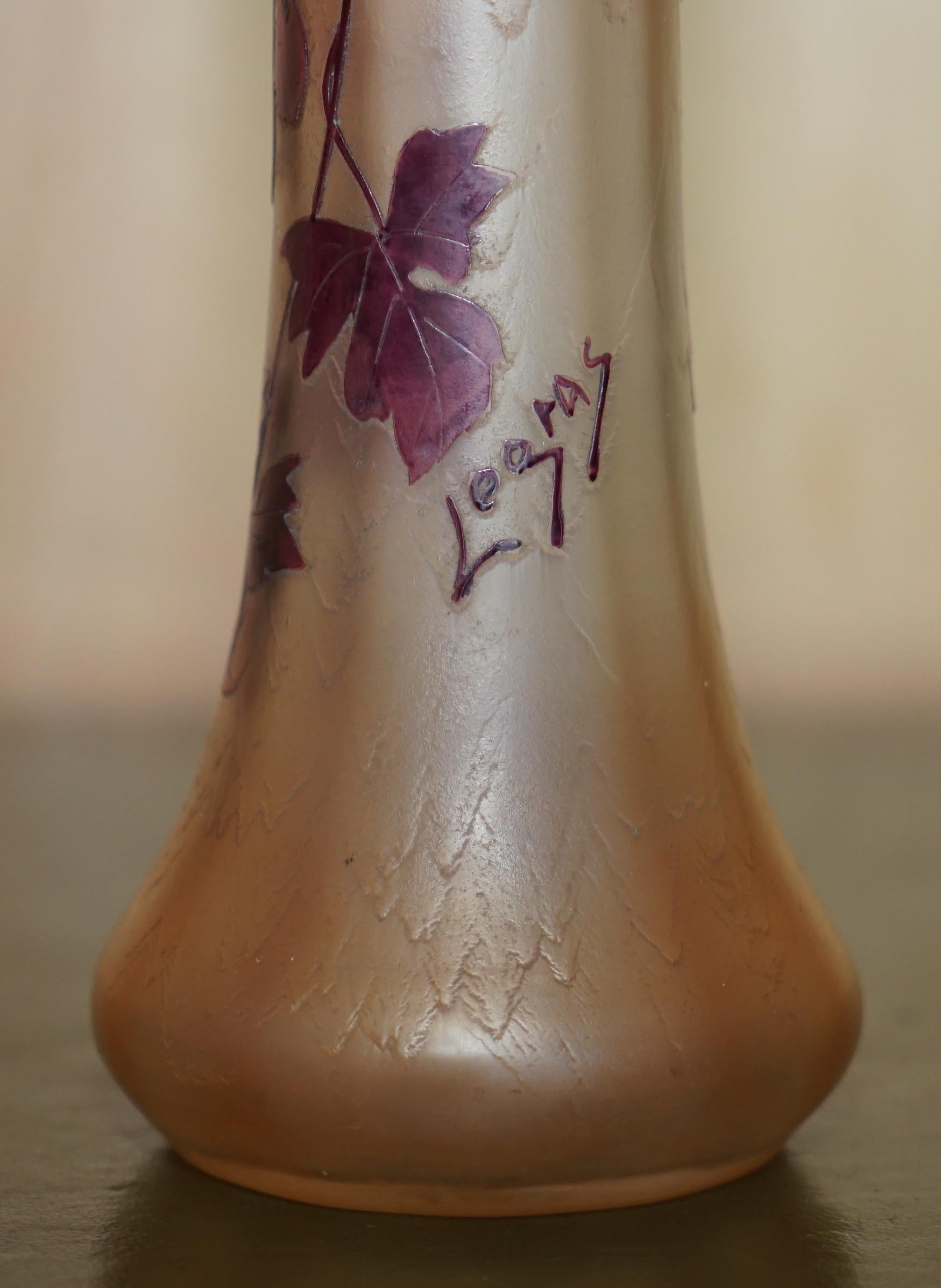 Francese Vaso in vetro firmato ANTIQUE CIRCA 1907 ST DENIS FRANCE LEGRAS RUBIS SERIES FLORAL in vendita