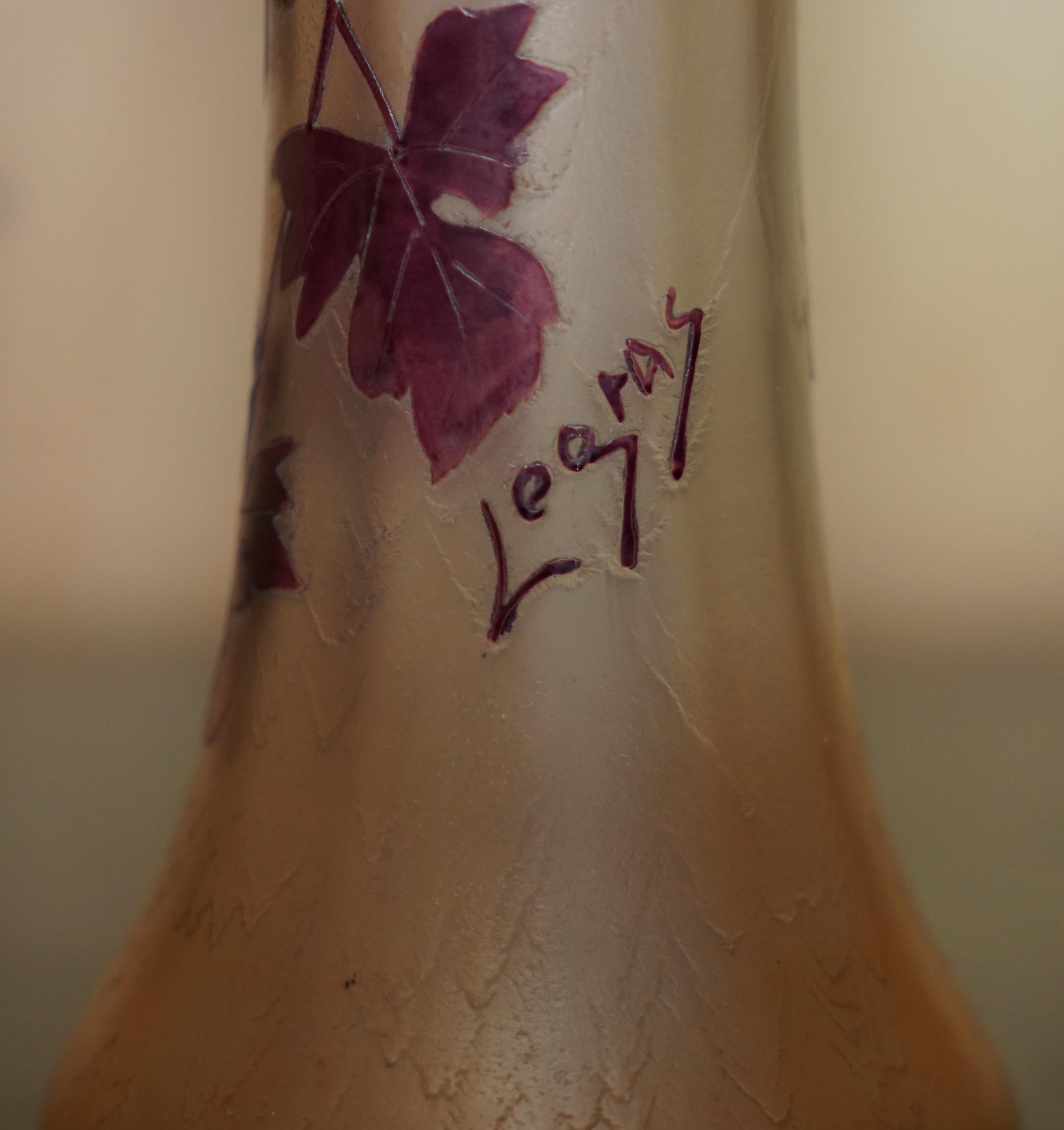 Fatto a mano Vaso in vetro firmato ANTIQUE CIRCA 1907 ST DENIS FRANCE LEGRAS RUBIS SERIES FLORAL in vendita
