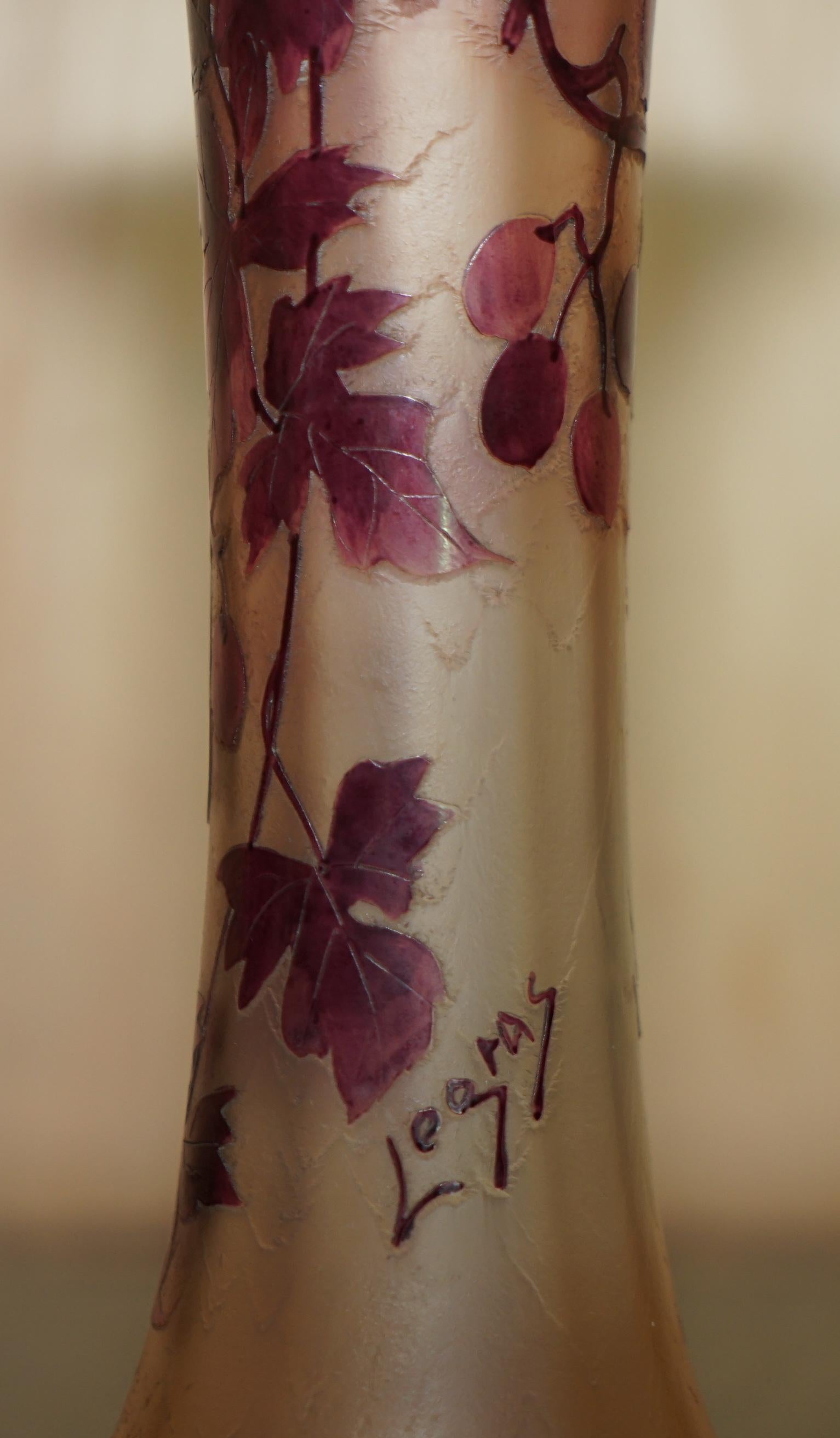 Vaso in vetro firmato ANTIQUE CIRCA 1907 ST DENIS FRANCE LEGRAS RUBIS SERIES FLORAL In condizioni buone in vendita a West Sussex, Pulborough