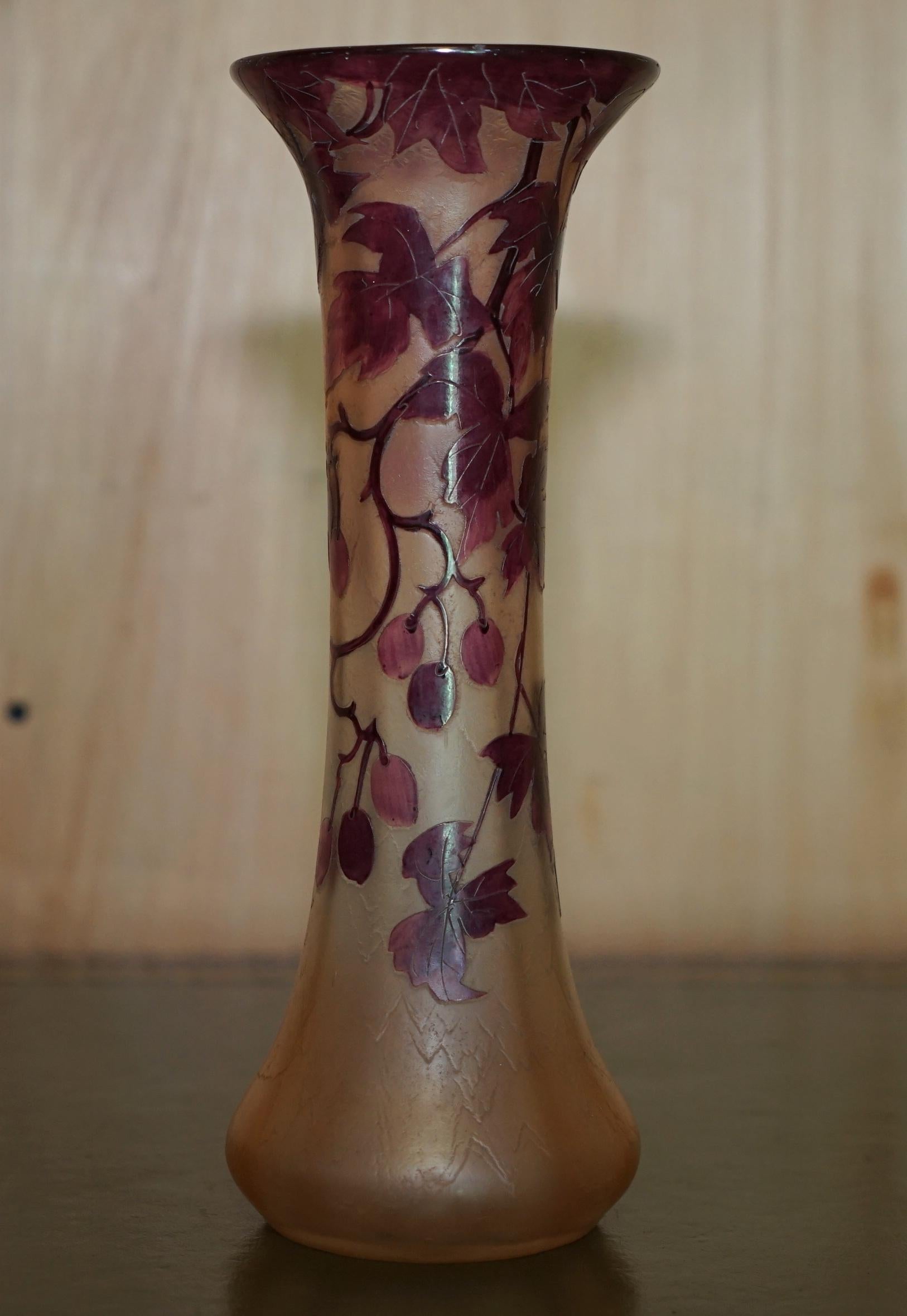 Vetro Vaso in vetro firmato ANTIQUE CIRCA 1907 ST DENIS FRANCE LEGRAS RUBIS SERIES FLORAL in vendita
