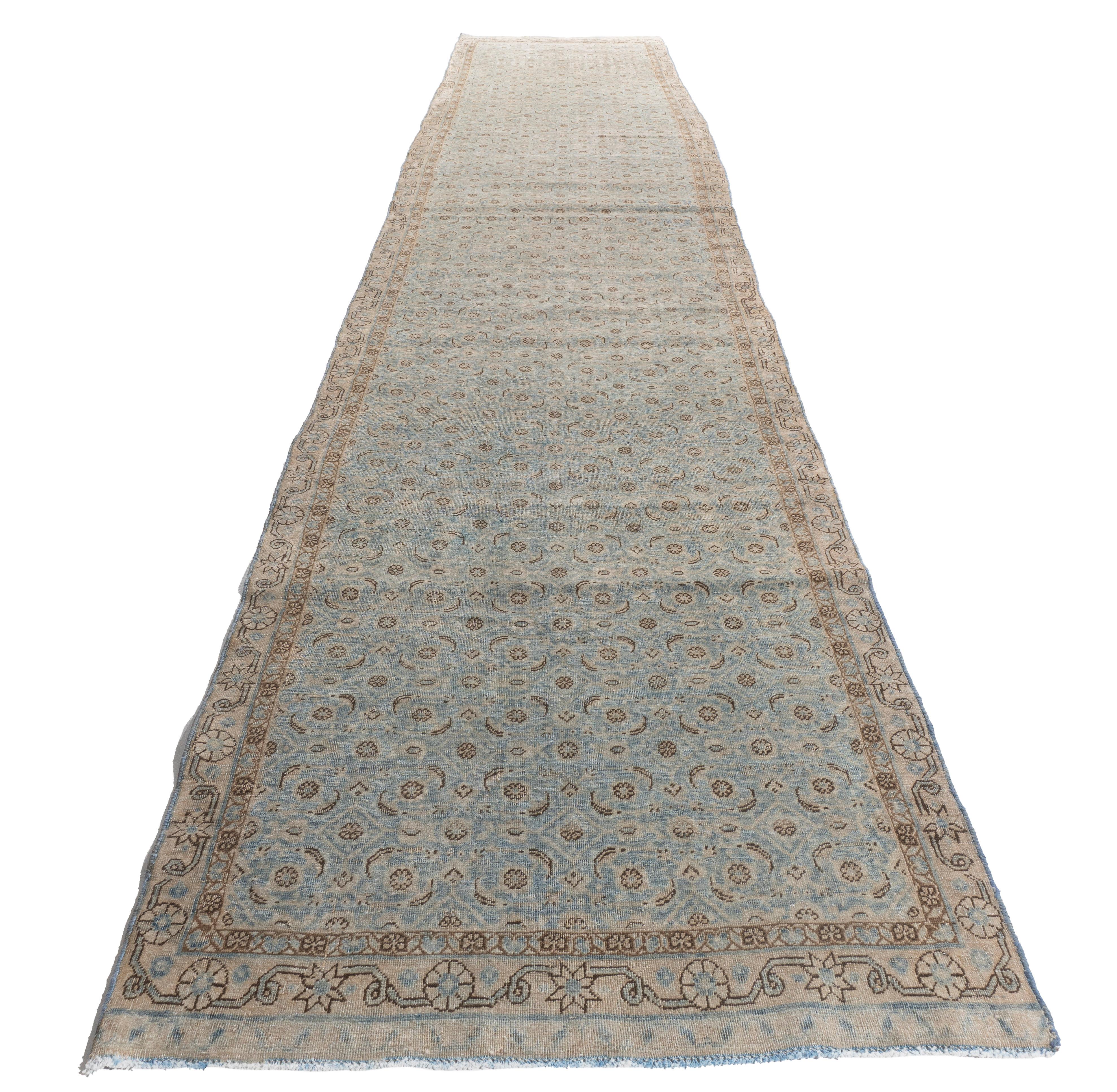 Paire de tapis de couloir persans Tabriz bleus noués à la main, datant d'environ 1910 en vente 3