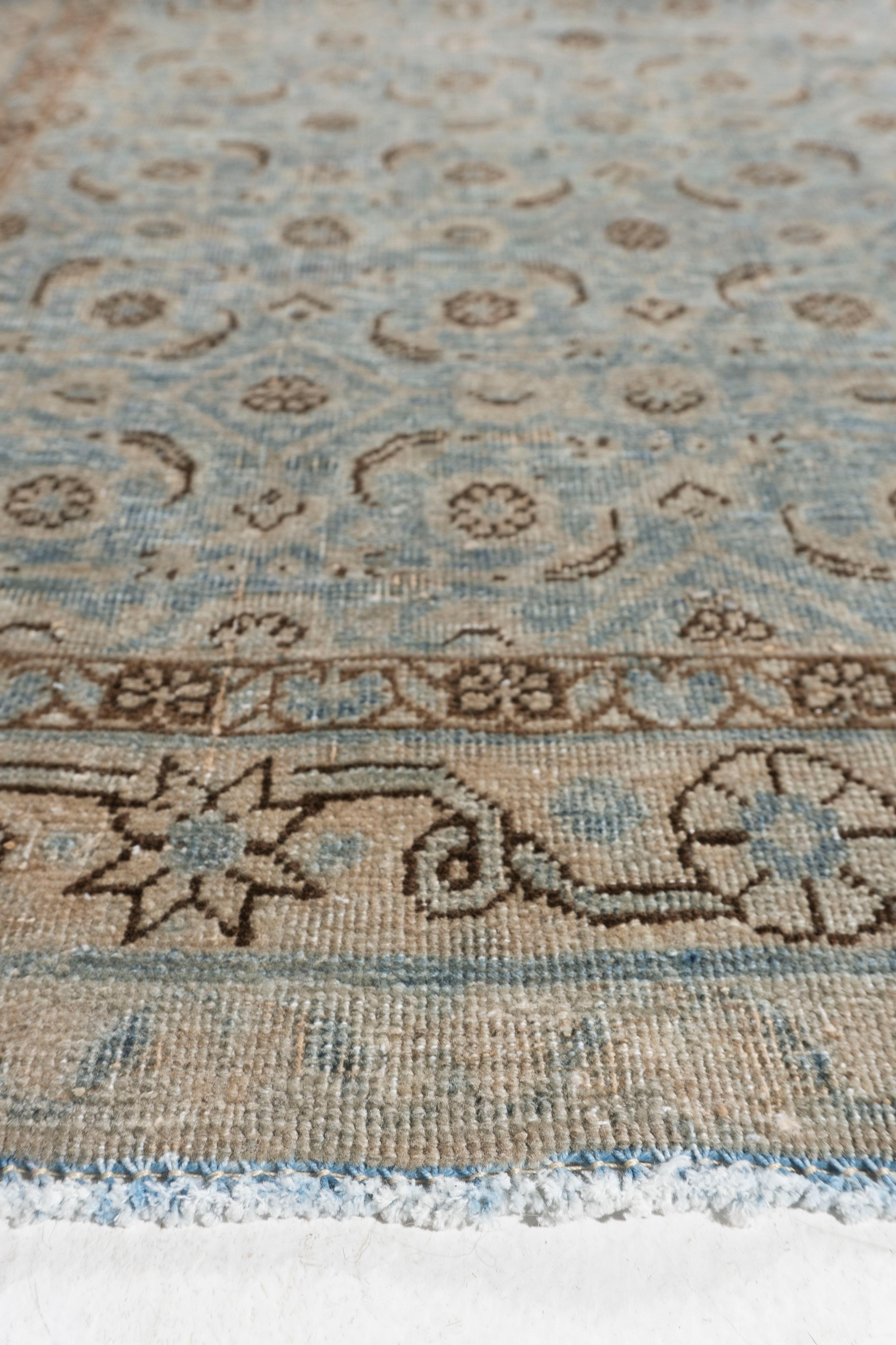 Perse Paire de tapis de couloir persans Tabriz bleus noués à la main, datant d'environ 1910 en vente