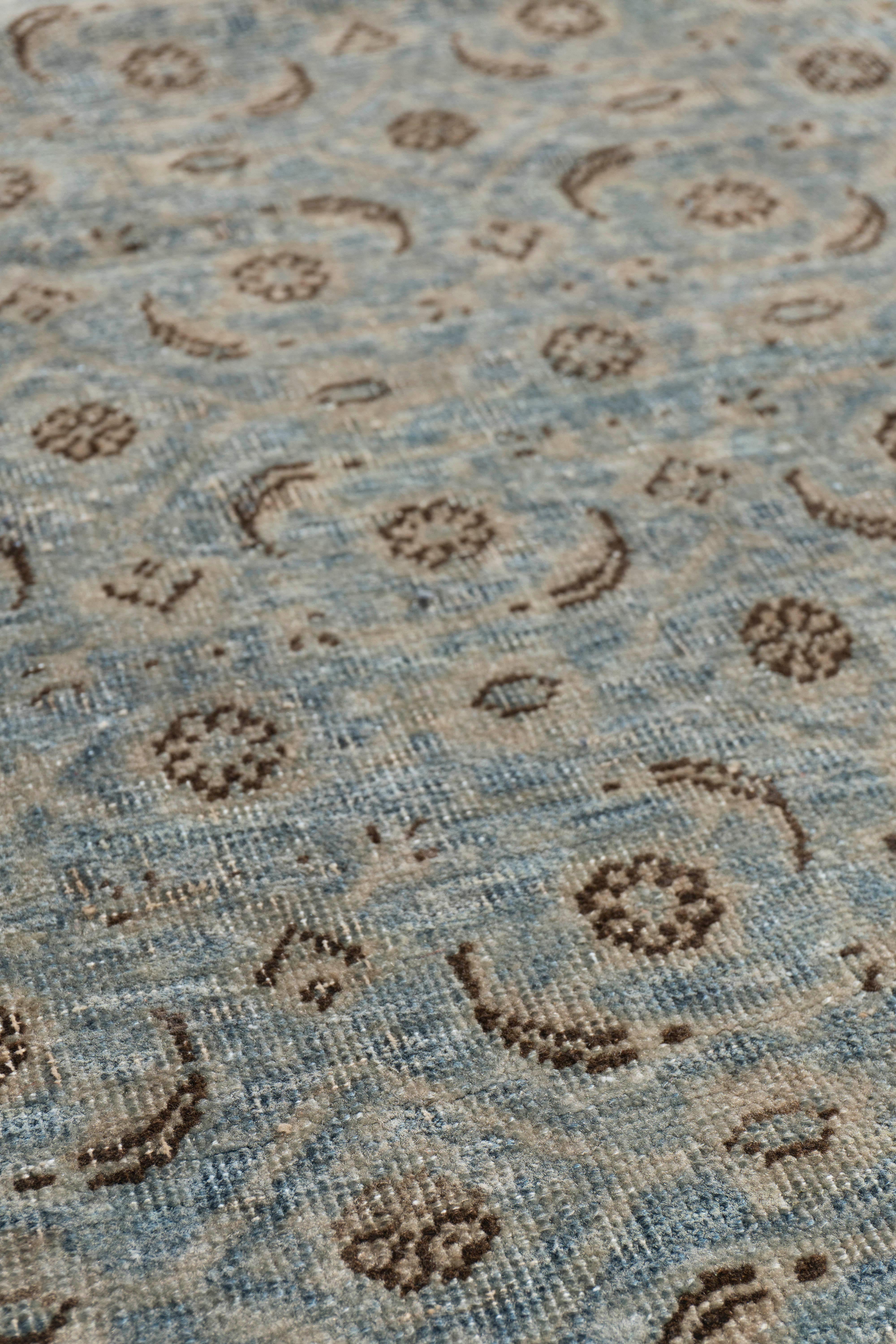 Noué à la main Paire de tapis de couloir persans Tabriz bleus noués à la main, datant d'environ 1910 en vente