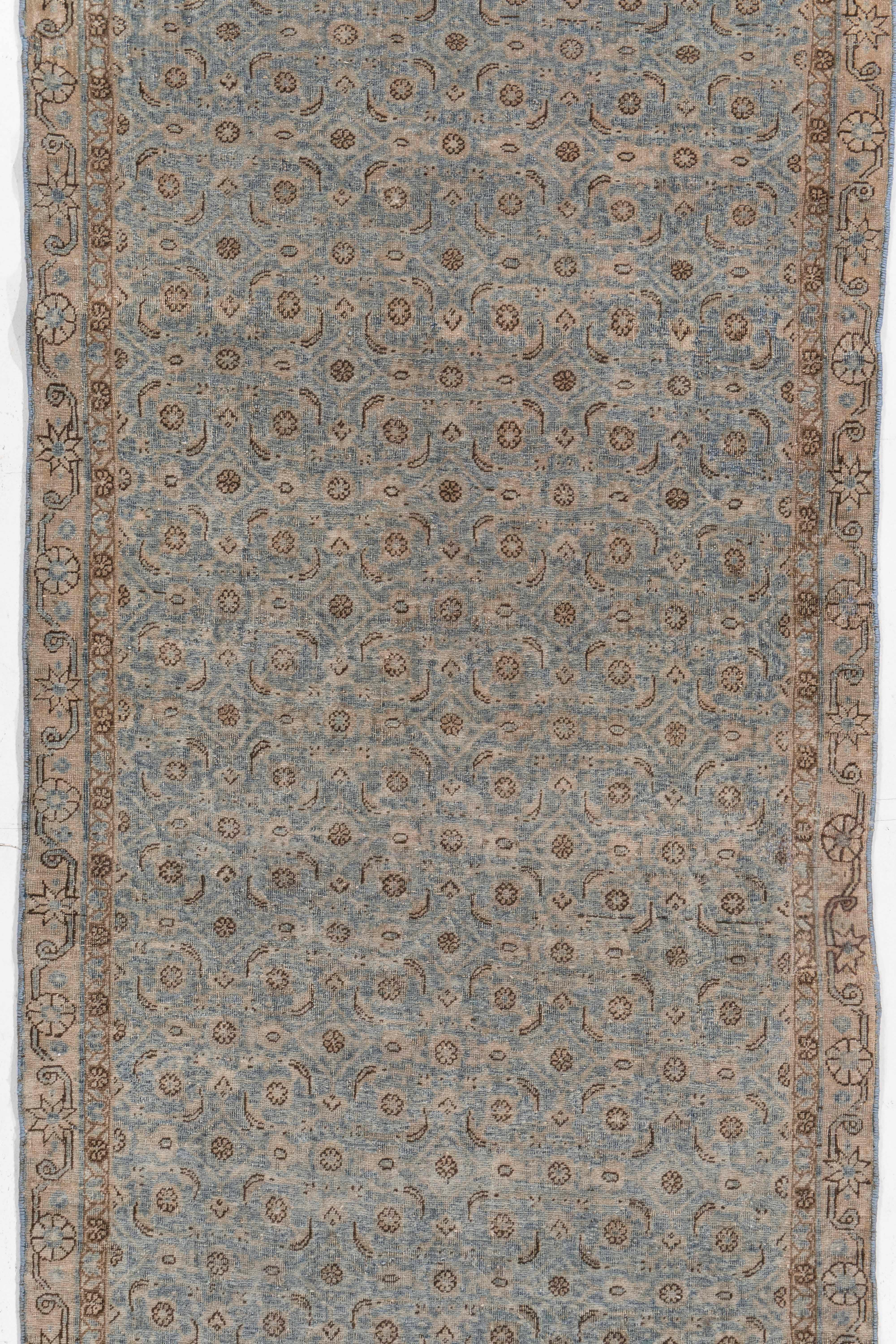 Laine Paire de tapis de couloir persans Tabriz bleus noués à la main, datant d'environ 1910 en vente