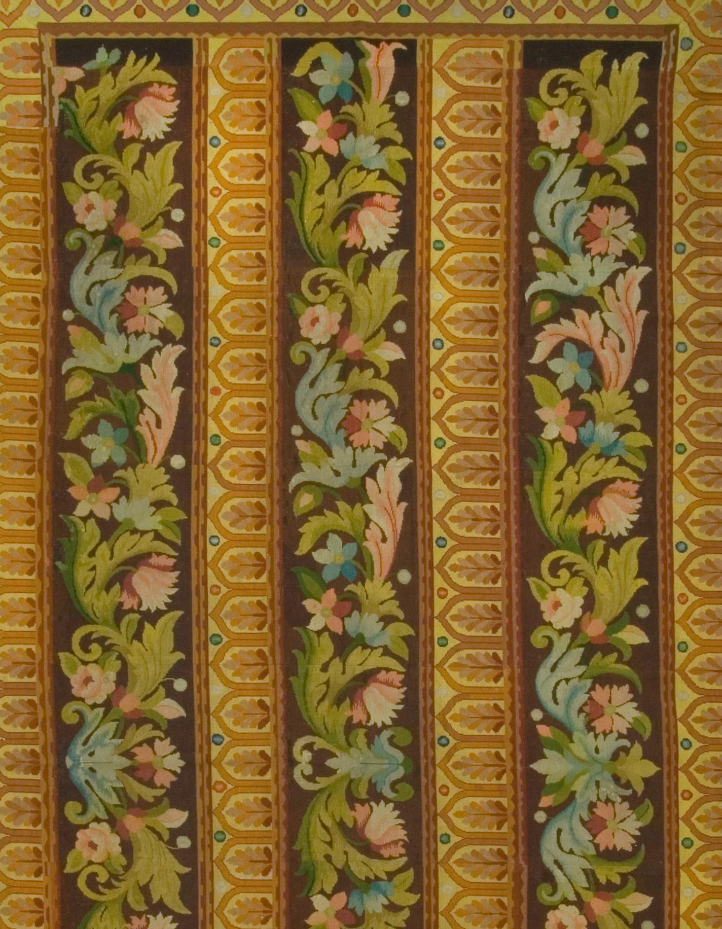 Antique Circa 1910 Brown French Textile Needlepoint Panel, 5'9 x 12'8 en venta 5