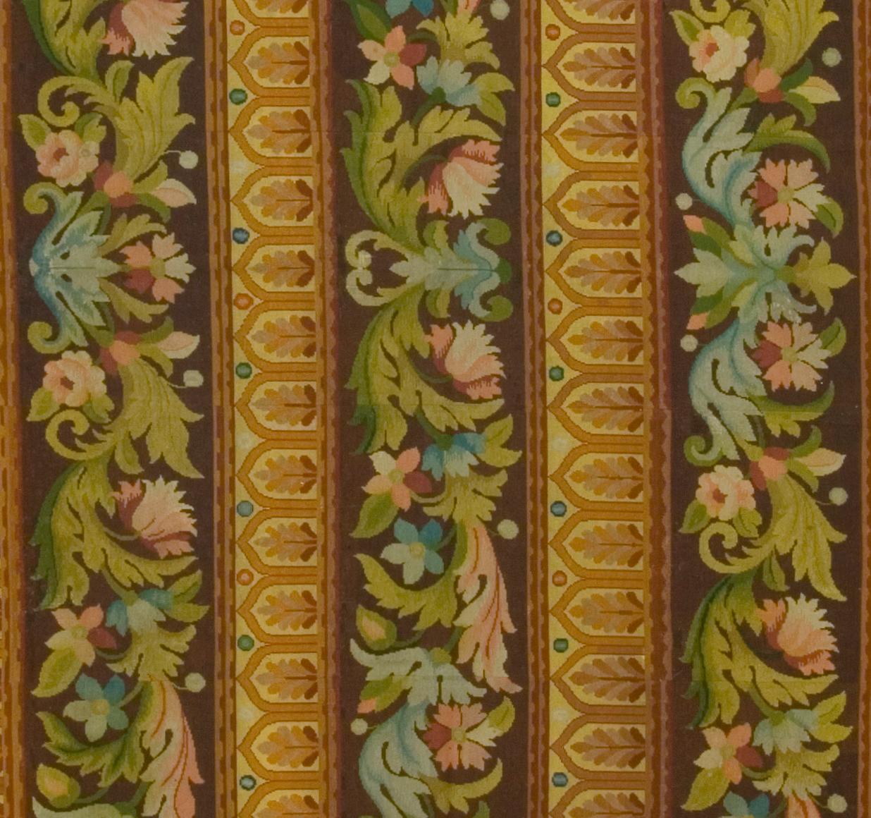 Antique Circa 1910 Brown French Textile Needlepoint Panel, 5'9 x 12'8 en venta 6