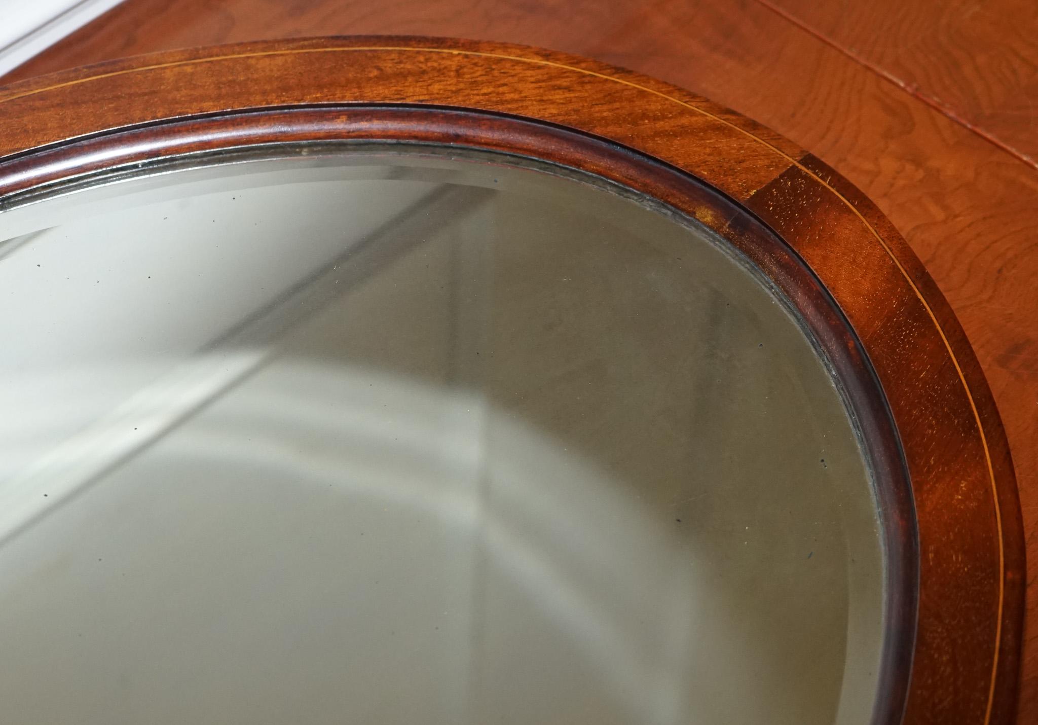 ANTIQUE CIRCA 1910 EDWARDIAN OVAL WALL BEVELED MiRROR (Handgefertigt) im Angebot