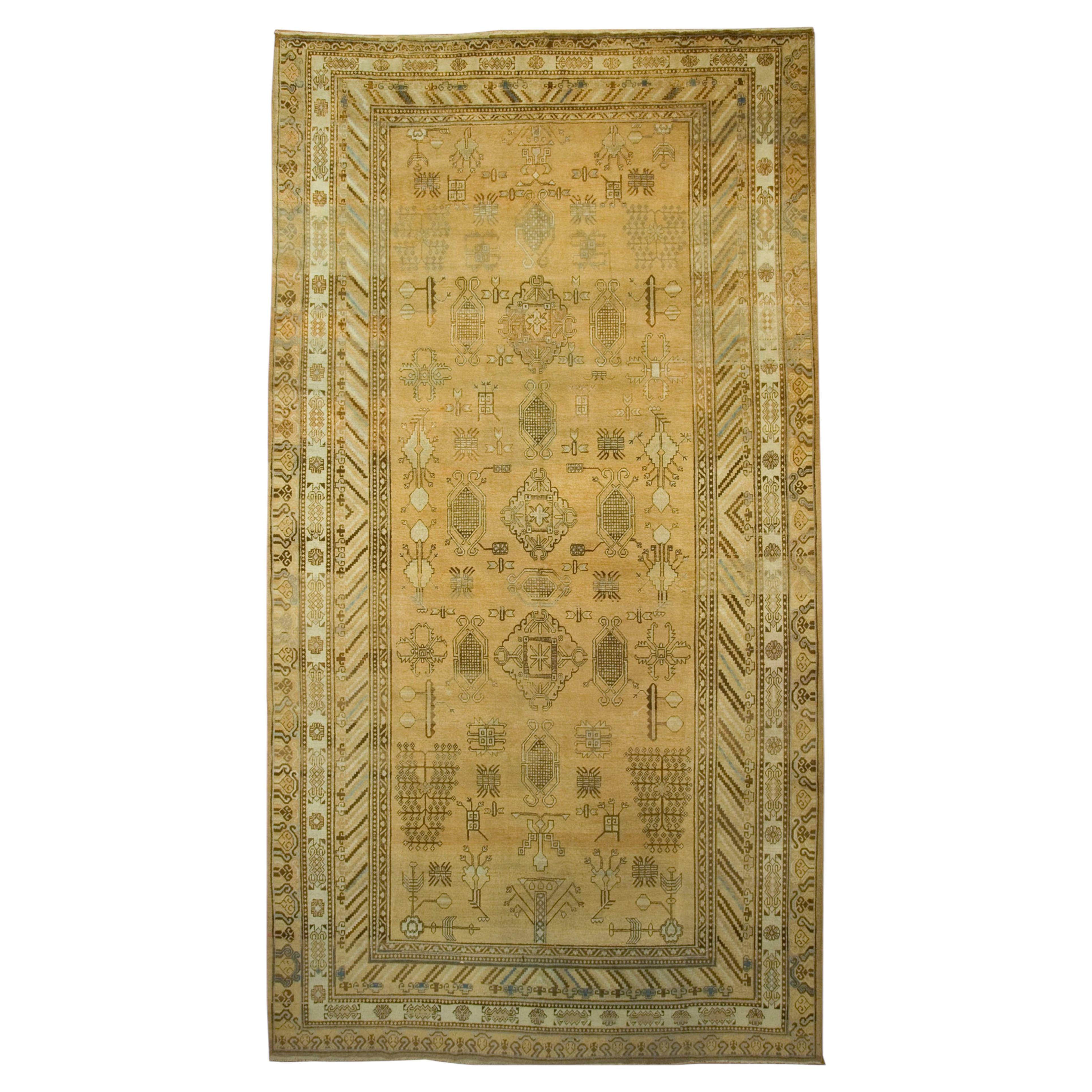 Alfombra antigua de estilo «Khotan Samarkand Gallery», de alrededor de 1910, de 9'2 x 17'1