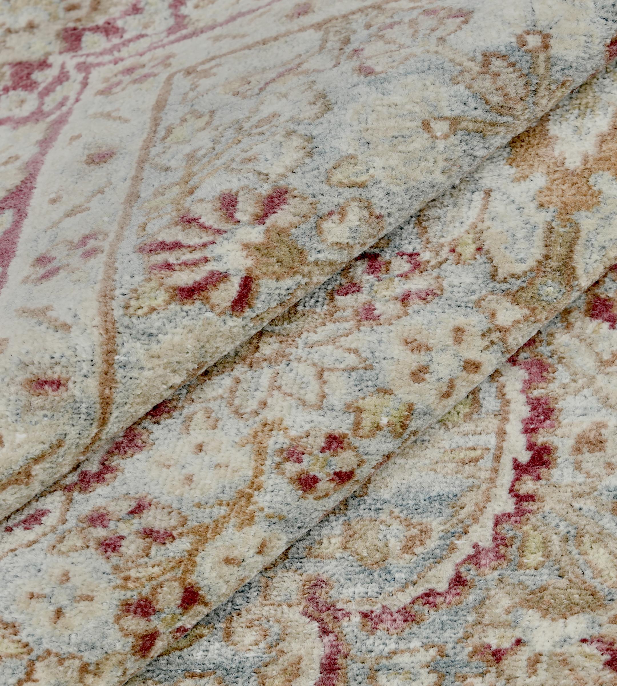 Antiker hellblauer, geblümter persischer Kerman-Läufer aus Persien, um 1910 im Angebot 1