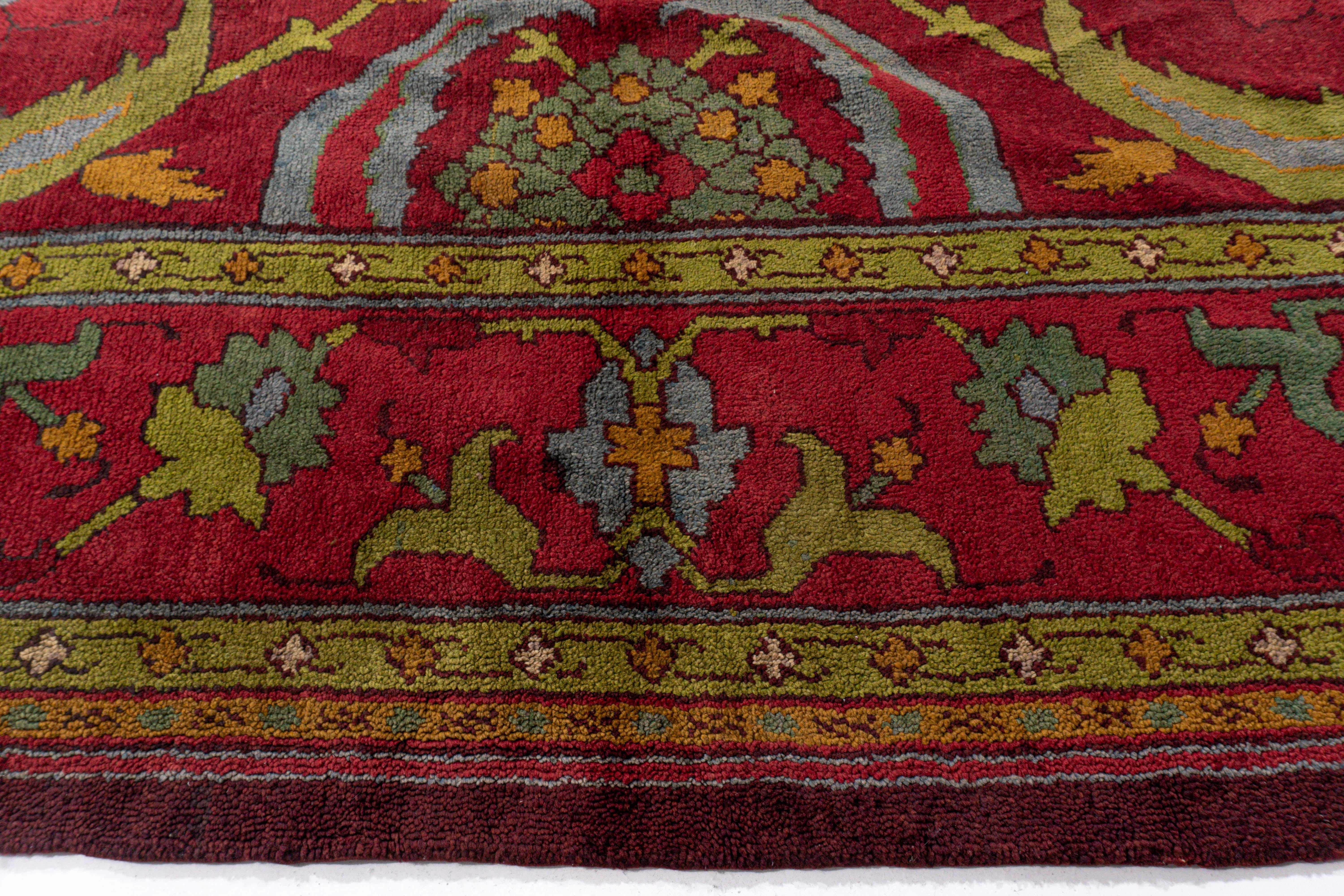 Antiker handgeknüpfter roter Gavin Morton Art & Crafts-Teppich, um 1910, 12'8 X 13'4 (Handgeknüpft) im Angebot
