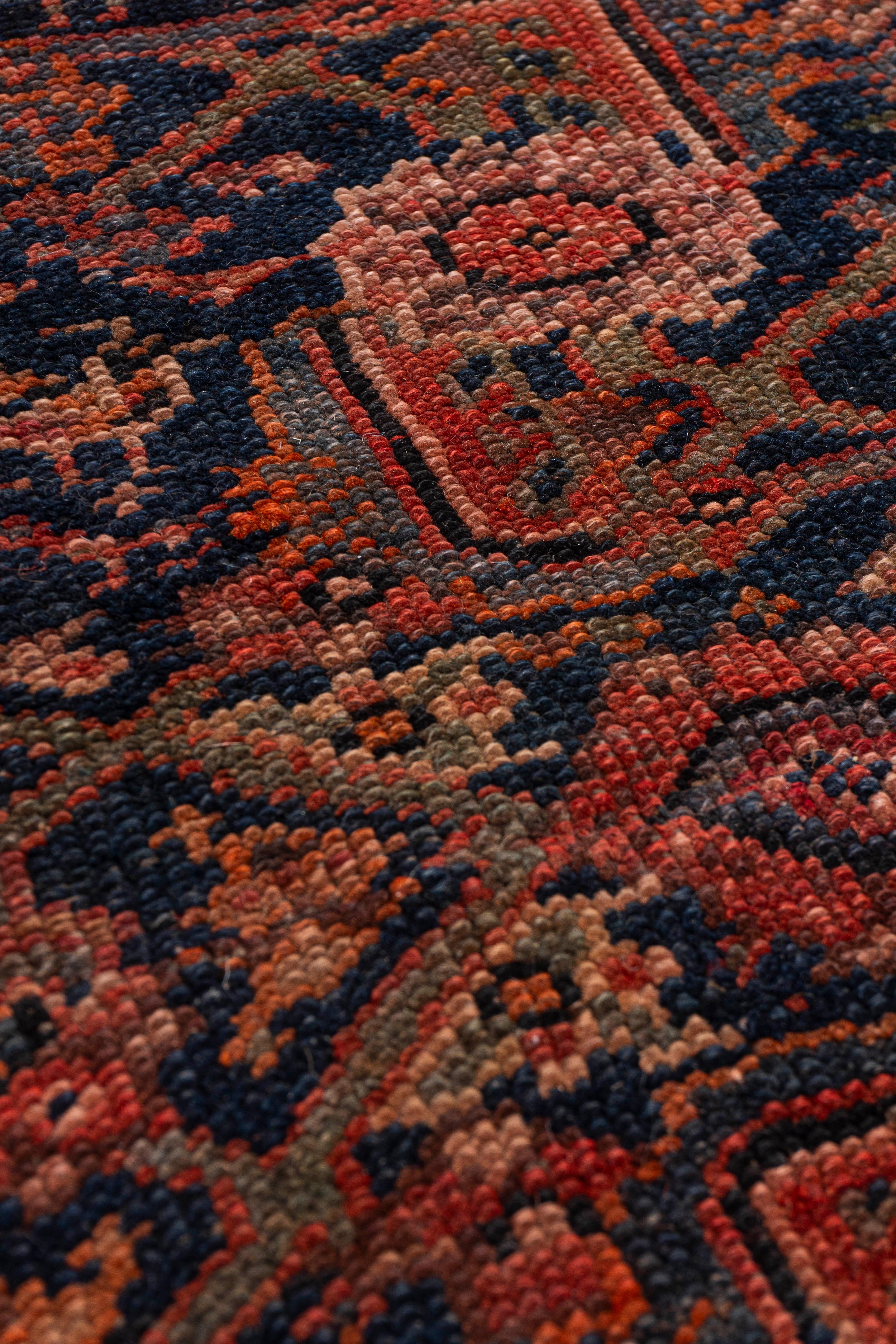 Antico runner annodato a mano rosso persiano Malayer del 1910 circa in vendita 4