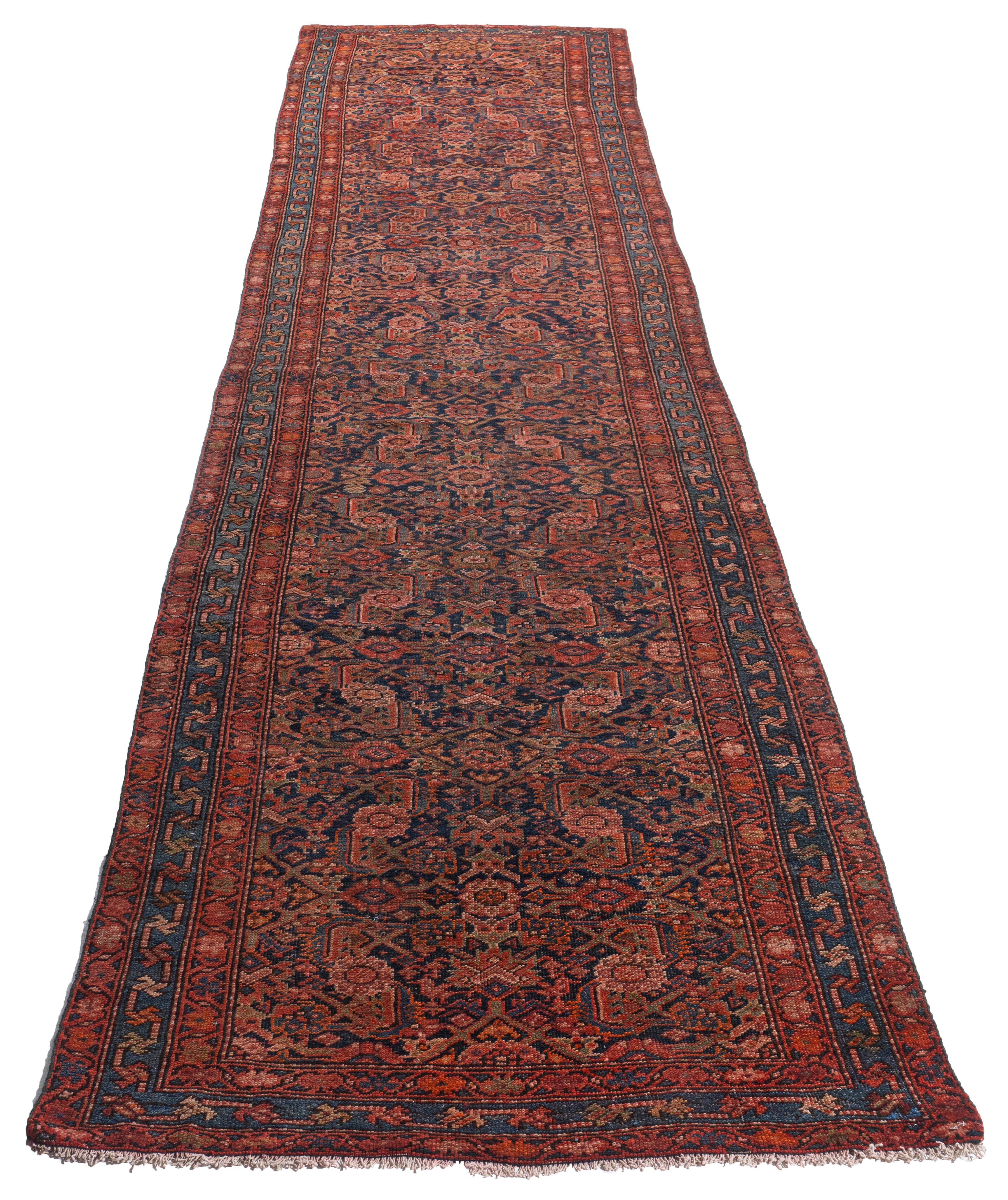 Annodato a mano Antico runner annodato a mano rosso persiano Malayer del 1910 circa in vendita