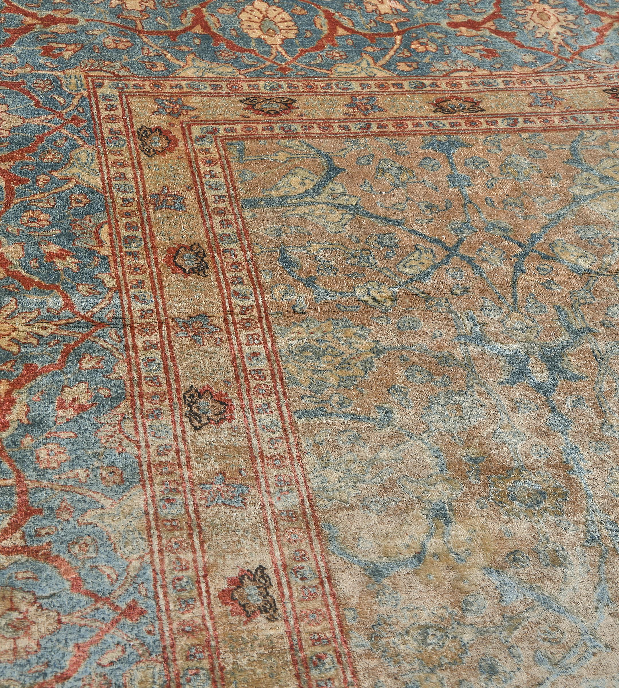 Antiker CIRCA-1910 Persischer Tabriz-Teppich aus Wolle mit rosafarbenem Blumenmuster (20. Jahrhundert) im Angebot