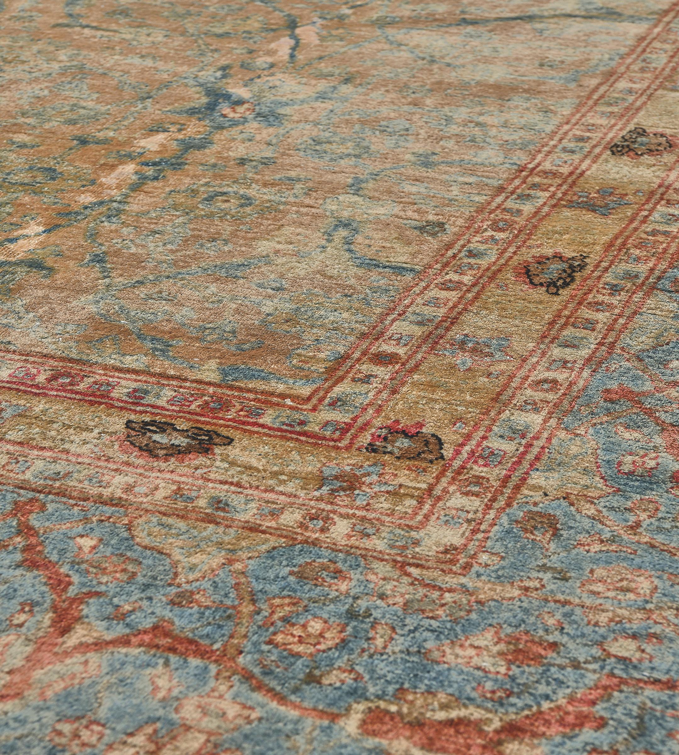 Antiker CIRCA-1910 Persischer Tabriz-Teppich aus Wolle mit rosafarbenem Blumenmuster im Angebot 3