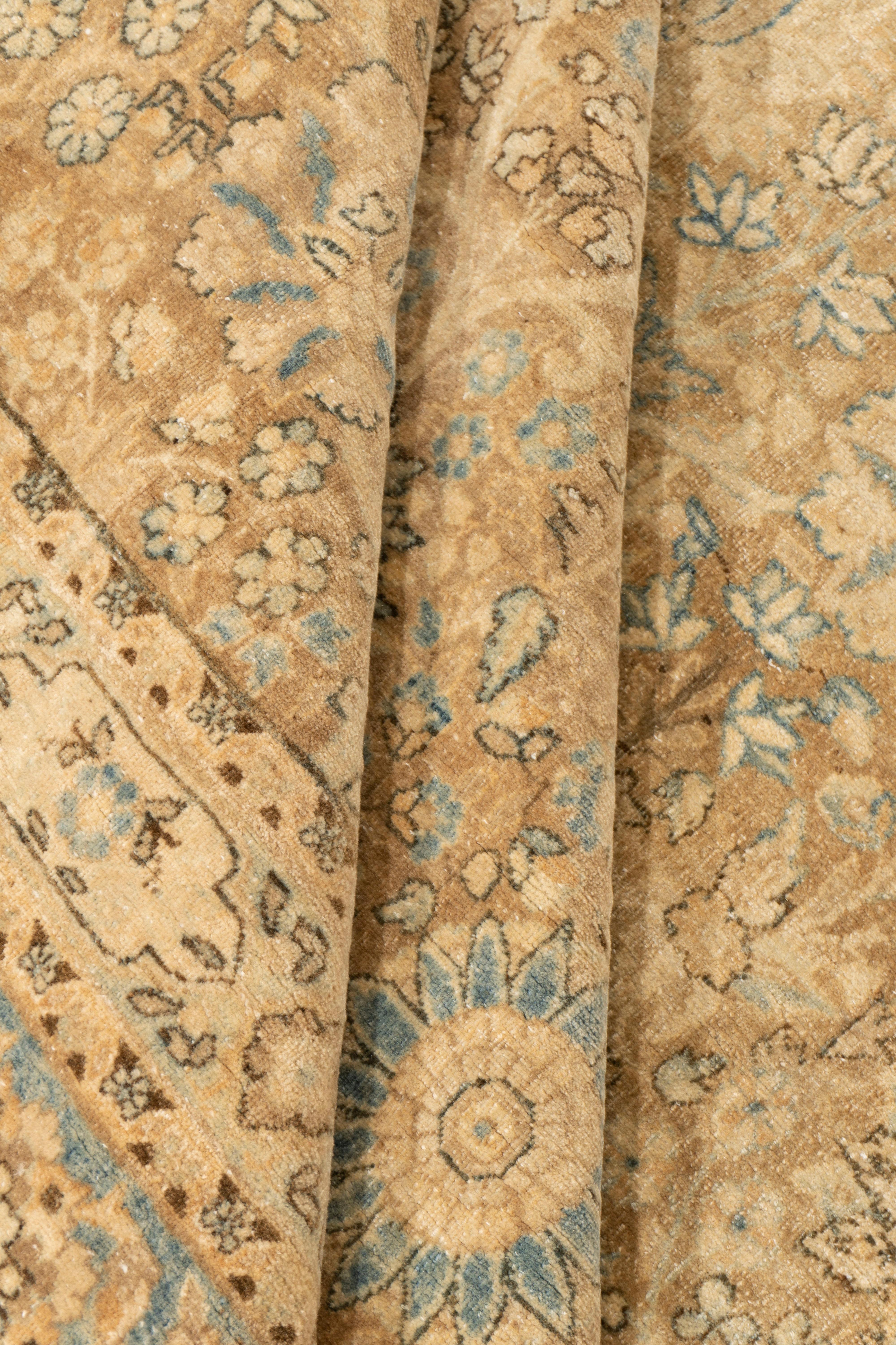 Antike CIRCA 1910 Taupe Kerman Wolle Wohnzimmer Teppich Hand geknotet 8'8 X 14'3 (Persisch) im Angebot