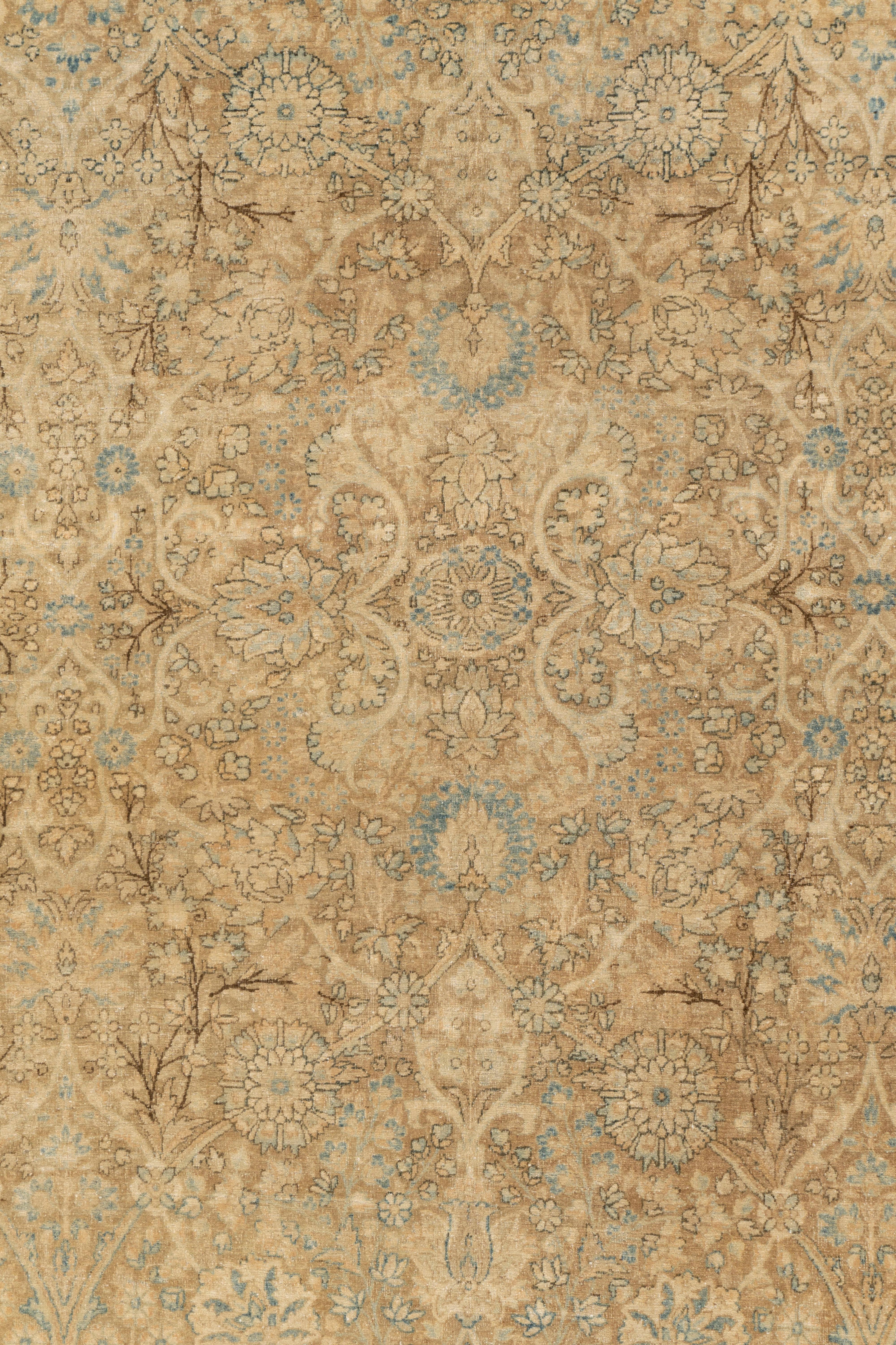 Antike CIRCA 1910 Taupe Kerman Wolle Wohnzimmer Teppich Hand geknotet 8'8 X 14'3 (Handgewebt) im Angebot