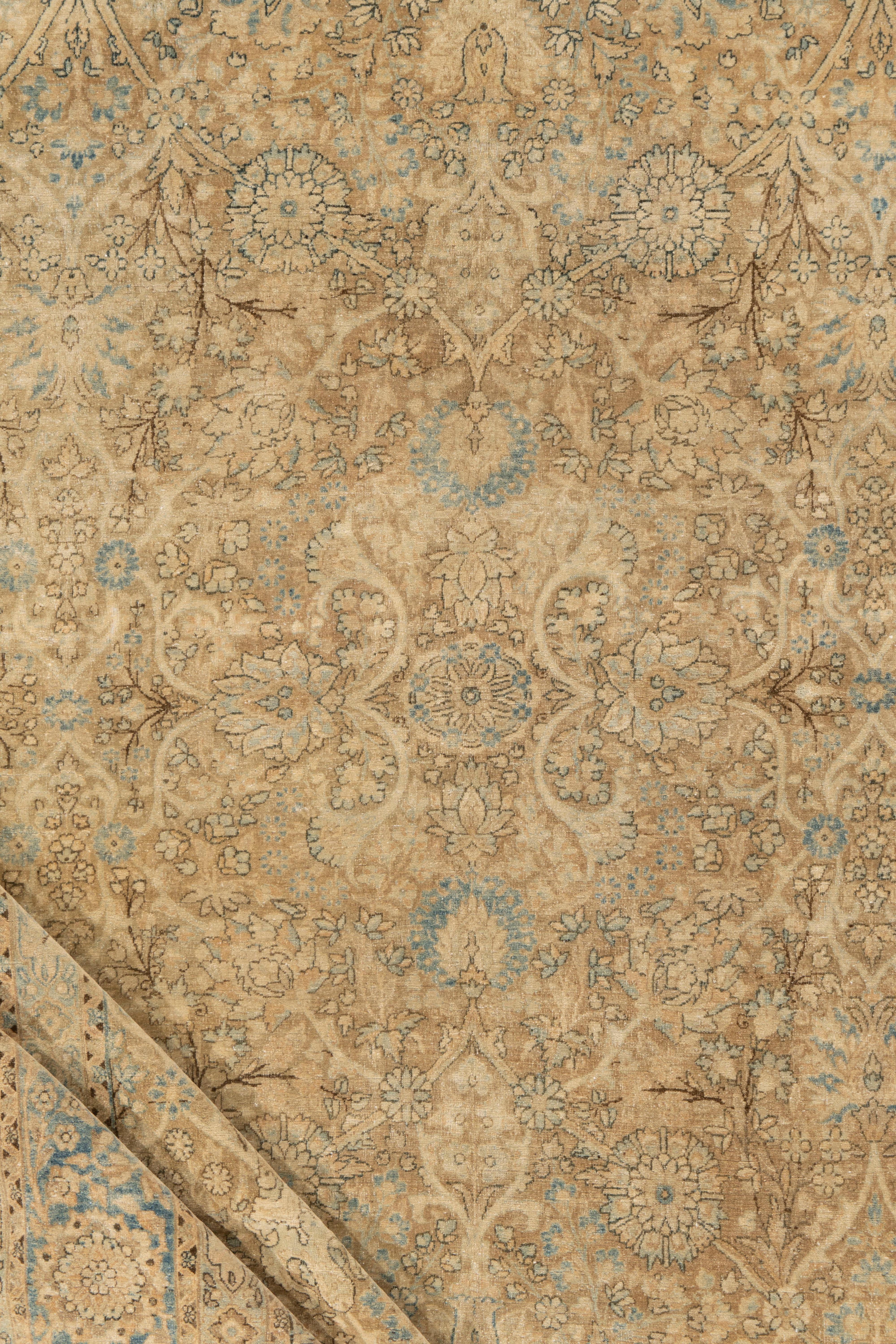 Antike CIRCA 1910 Taupe Kerman Wolle Wohnzimmer Teppich Hand geknotet 8'8 X 14'3 im Zustand „Gut“ im Angebot in New York, NY