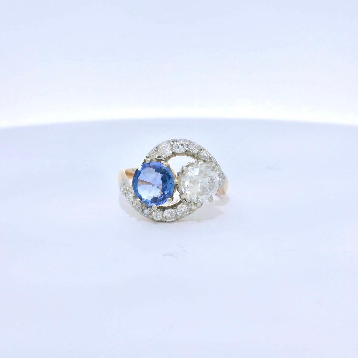 Antique circa 1910  toi et moi Diamond and Sapphire ring For Sale 2